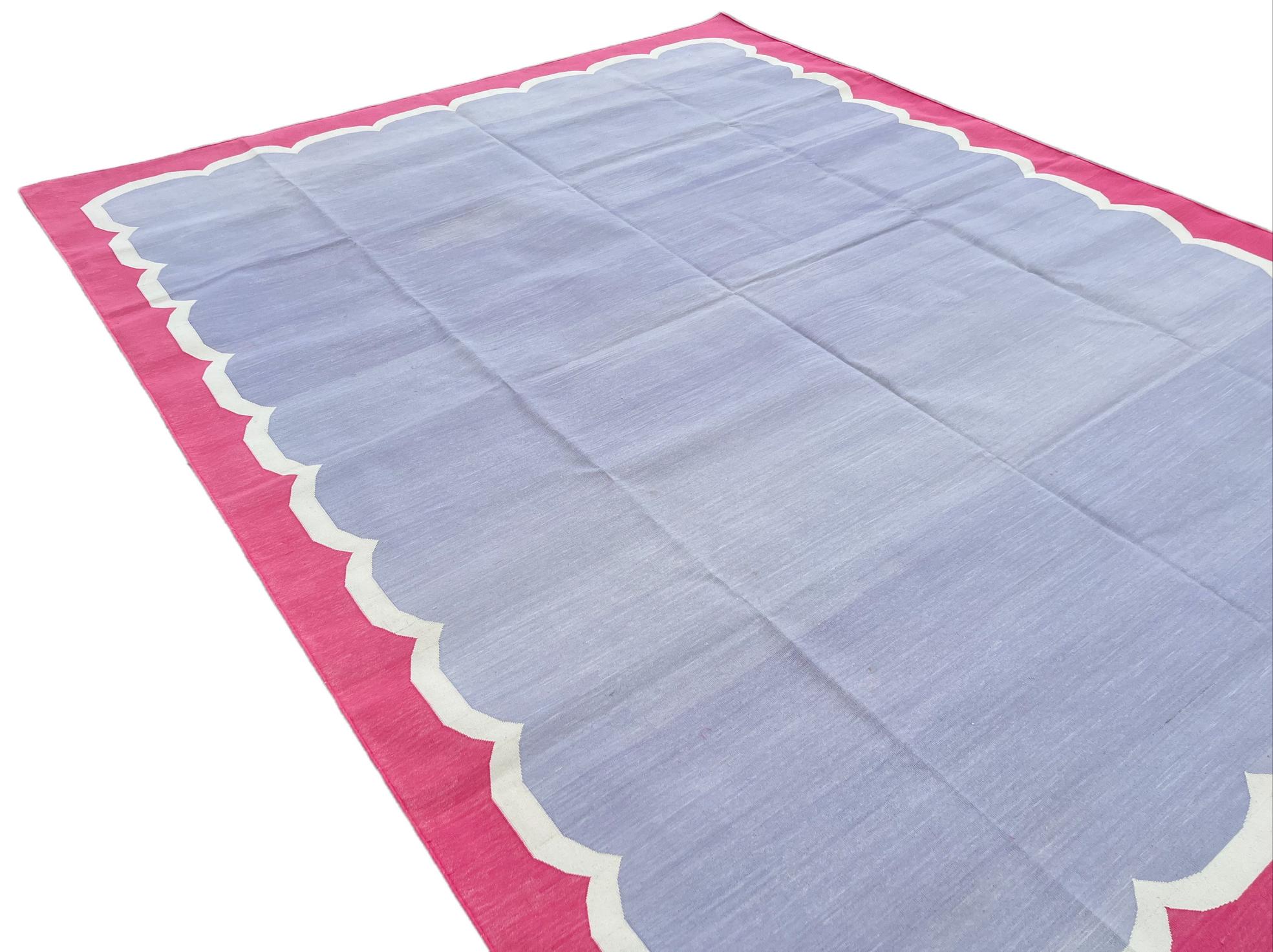 Handmade Cotton Area Flat Weave Rug, 8x10 Lavender, Pink Scallop Indian Dhurrie In New Condition For Sale In Jaipur, IN