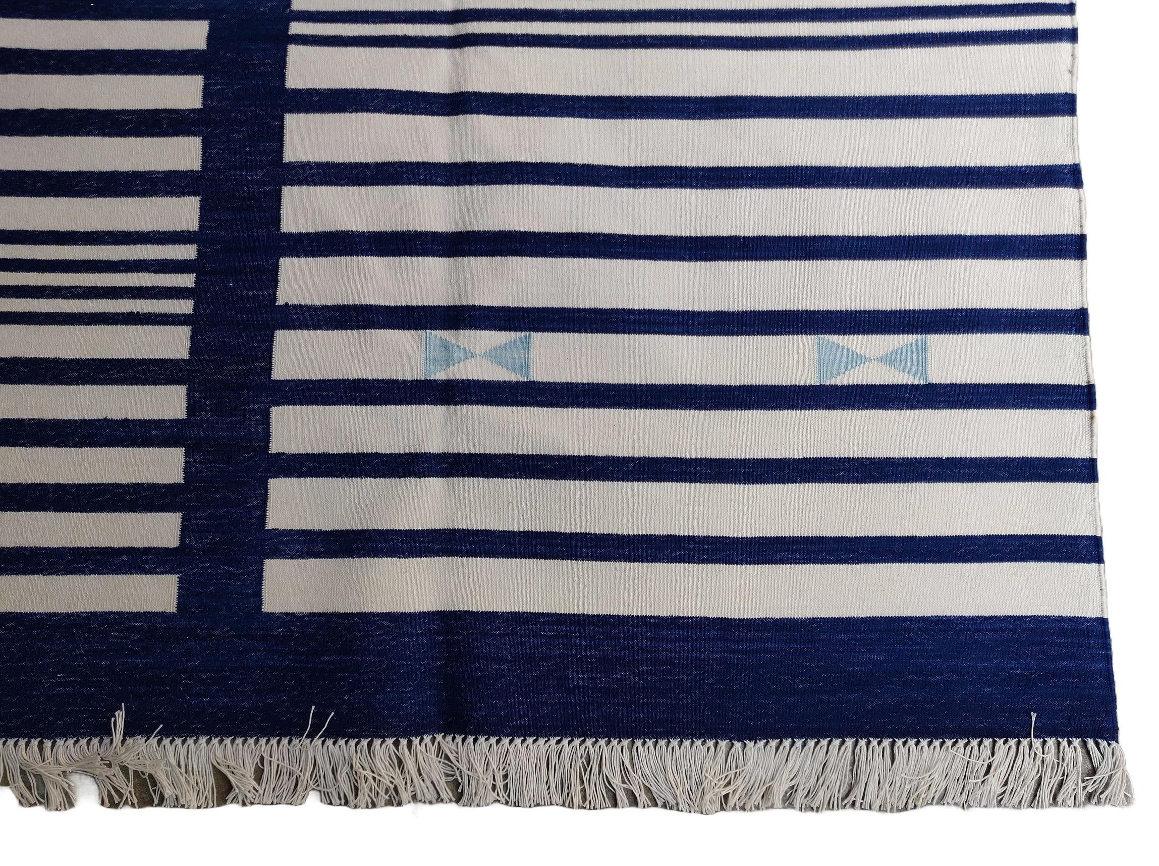 Handmade Cotton Area Flat Weave Rug, 8x10 Navy Blue, White Stripe Indian Dhurrie In New Condition For Sale In Jaipur, IN