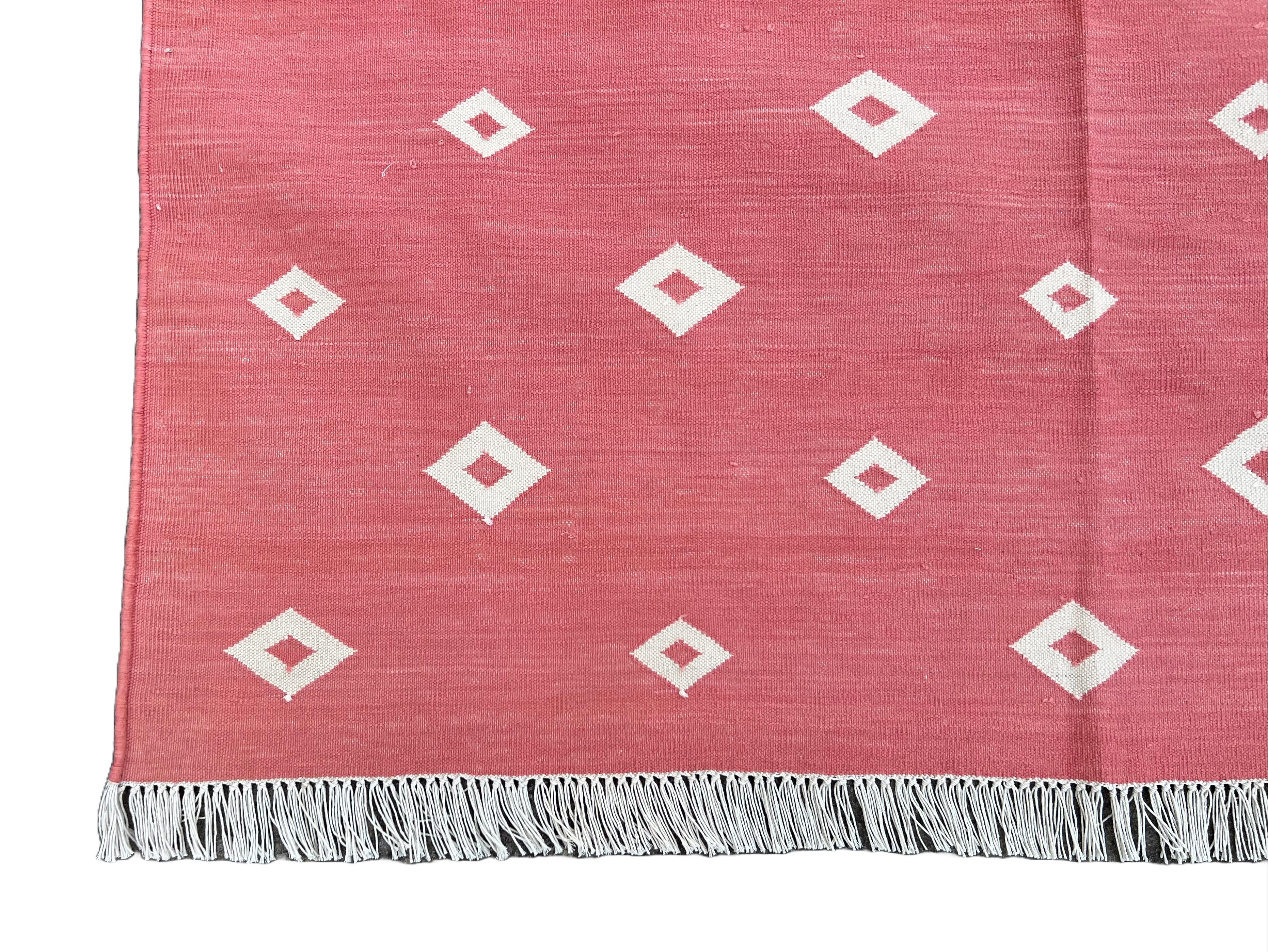 Handmade Cotton Area Flat Weave Rug, 8x10 Pink And White Diamond Indian Dhurrie For Sale 3