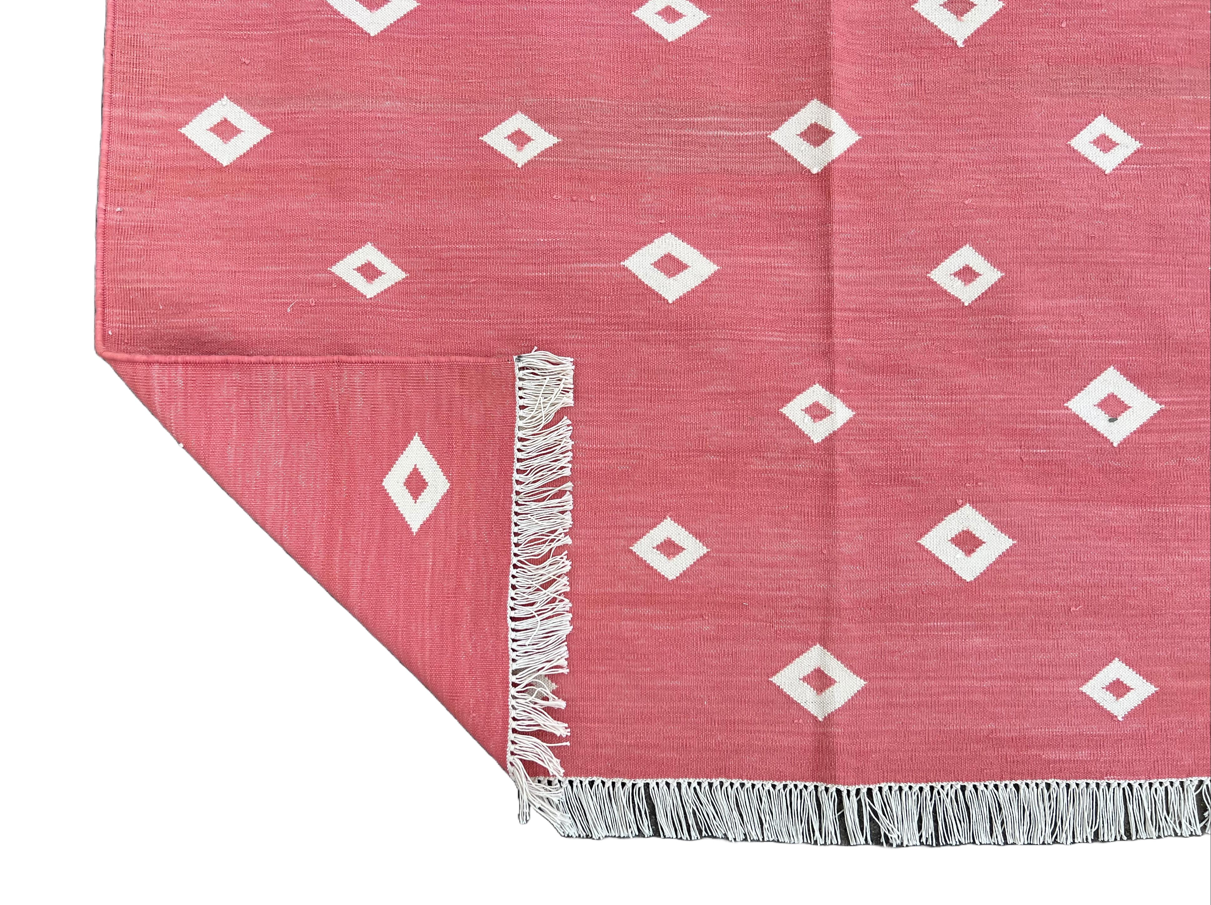 Handmade Cotton Area Flat Weave Rug, 8x10 Pink And White Diamond Indian Dhurrie For Sale 4