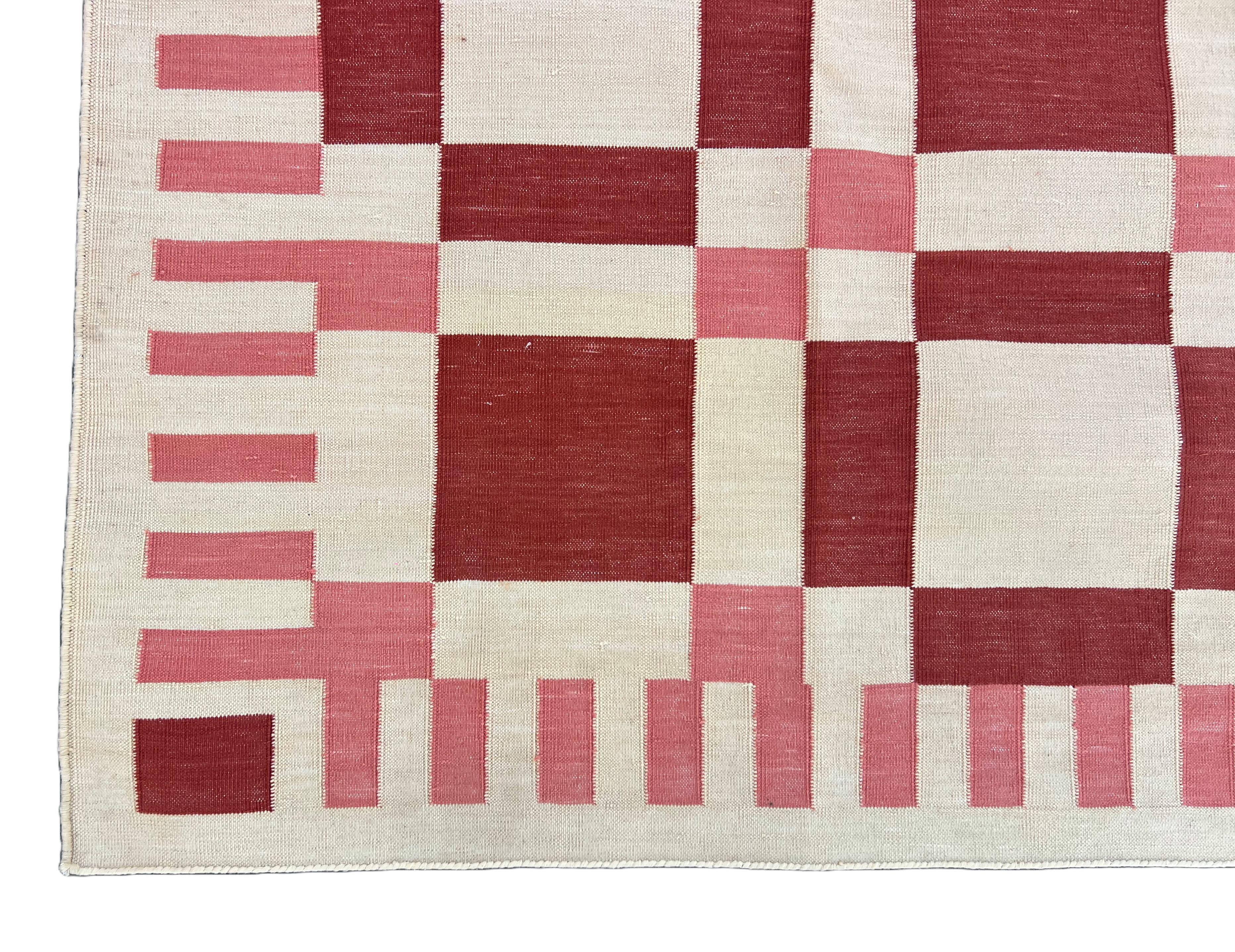 Tappeto a tessitura piatta in cotone fatto a mano, 8x10 Rosso e crema Geometrico Indiano Dhurrie in vendita 2