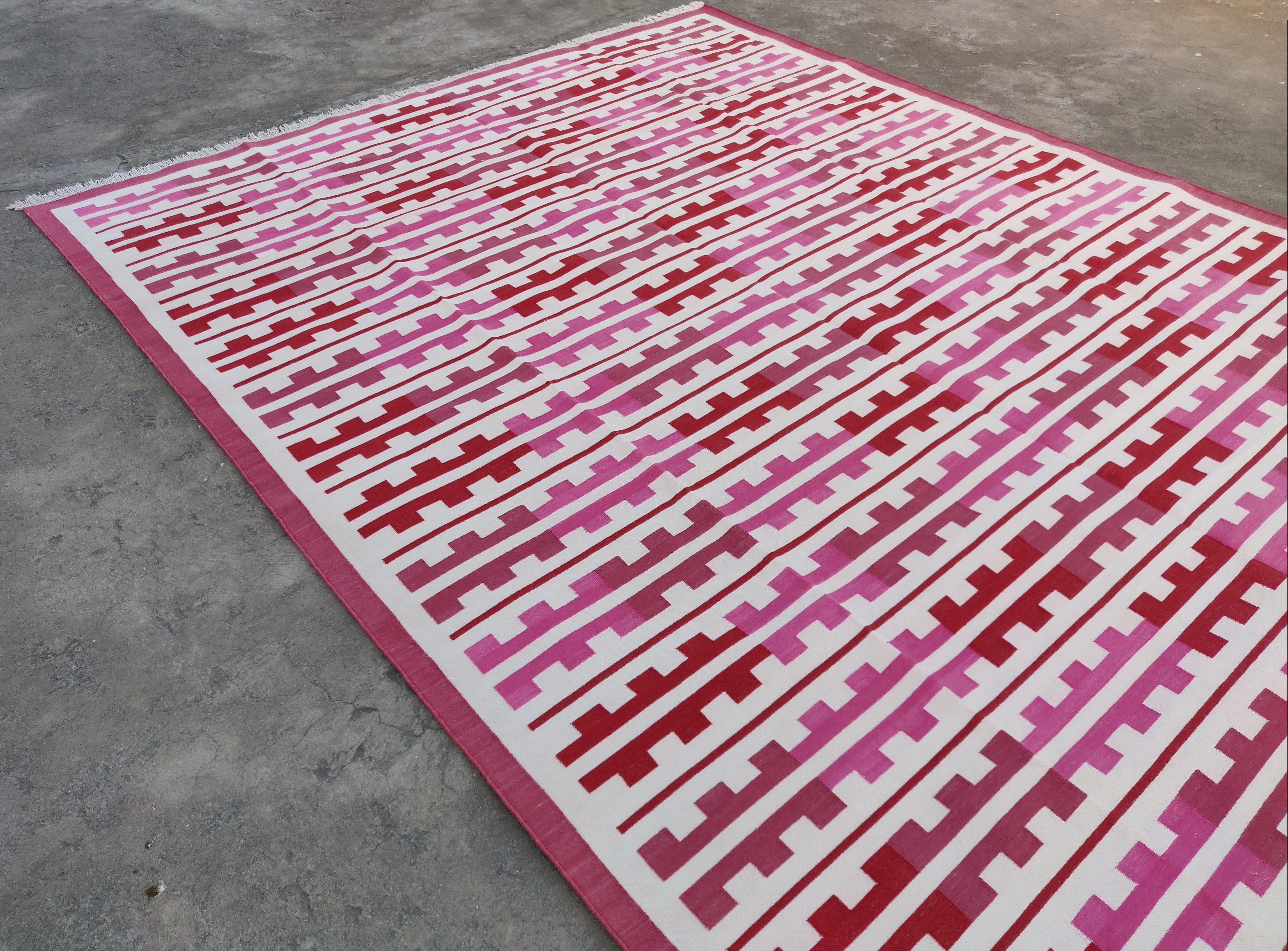 Indien Tapis en coton tissé à plat, 8x10 Rouge et blanc rayé Marianne Dhurrie en vente