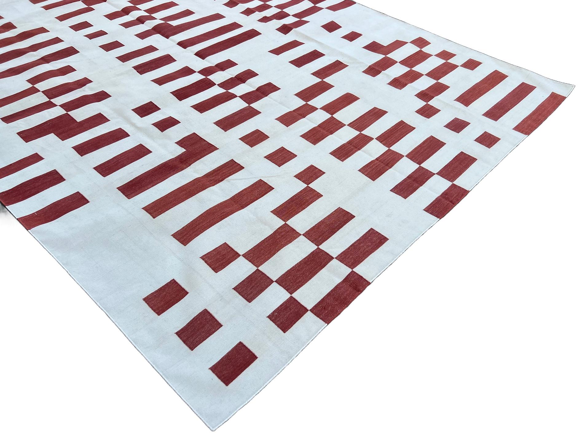 Handmade Cotton Area Flat Weave Rug, 8x10 Red And White Striped Indian Dhurrie In New Condition For Sale In Jaipur, IN