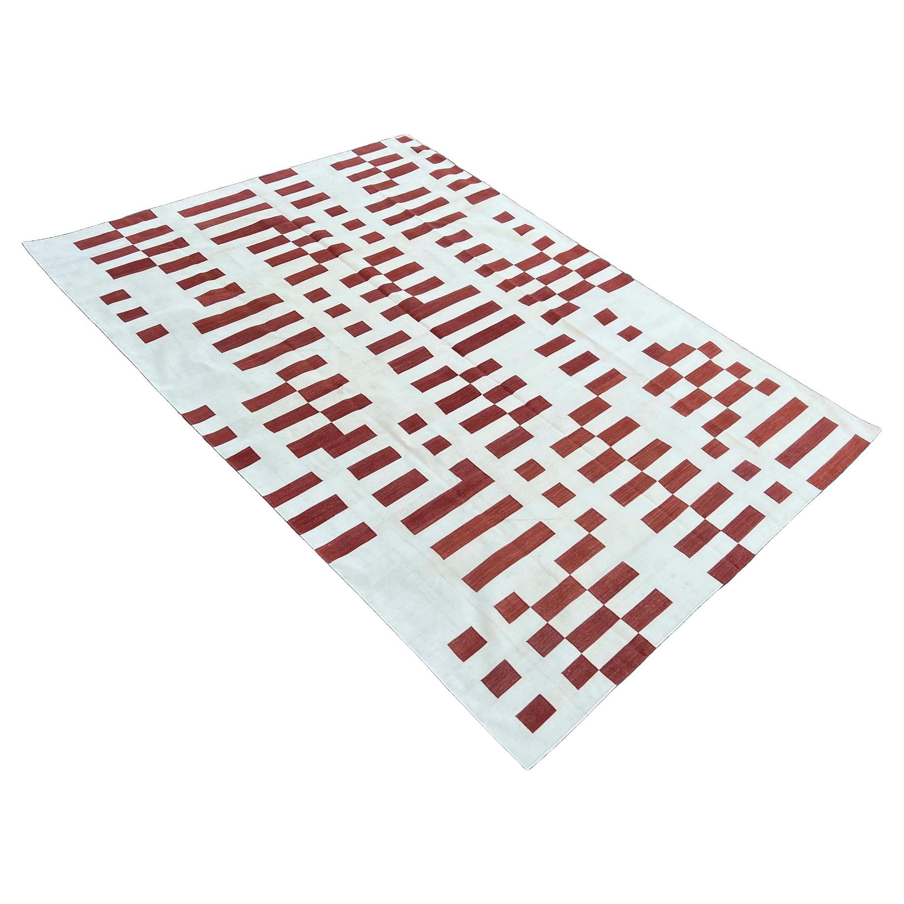 Handgefertigter flacher Baumwollteppich mit Flachgewebe, 8x10 rot-weiß gestreifter indischer Dhurrie