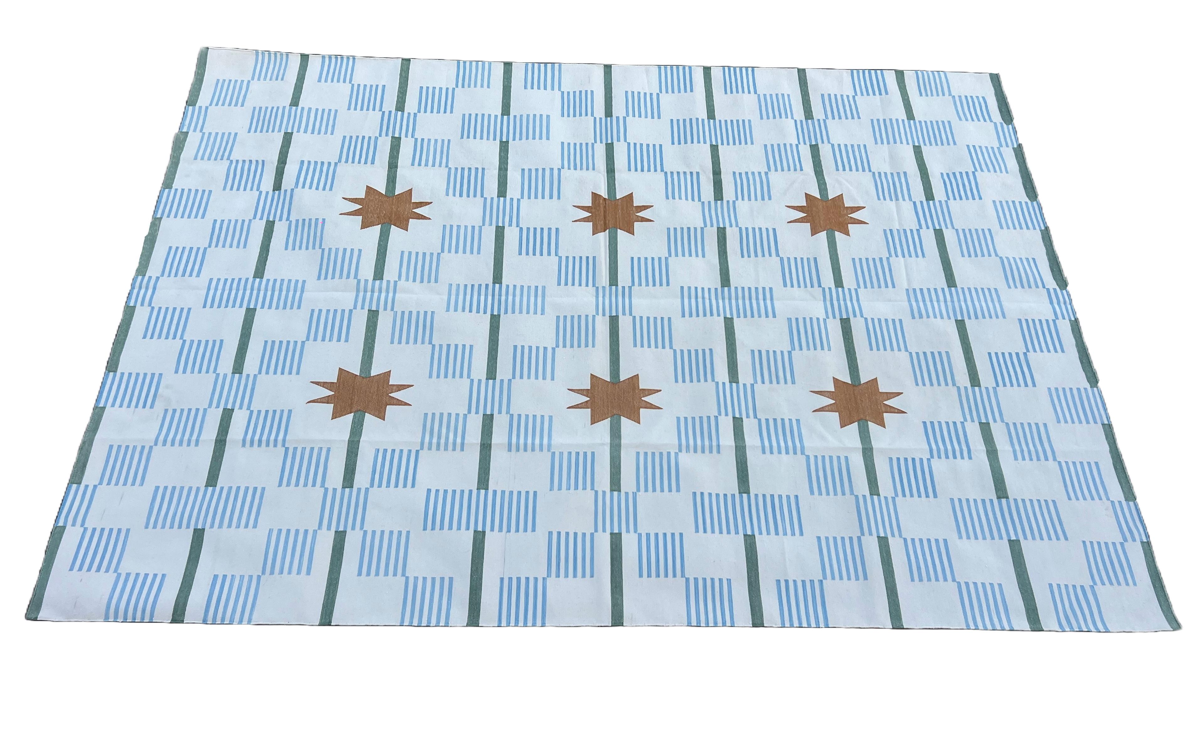 Handmade Cotton Area Flat Weave Rug, 8x10 White, Tan, Star Dash Indian Dhurrie For Sale 4