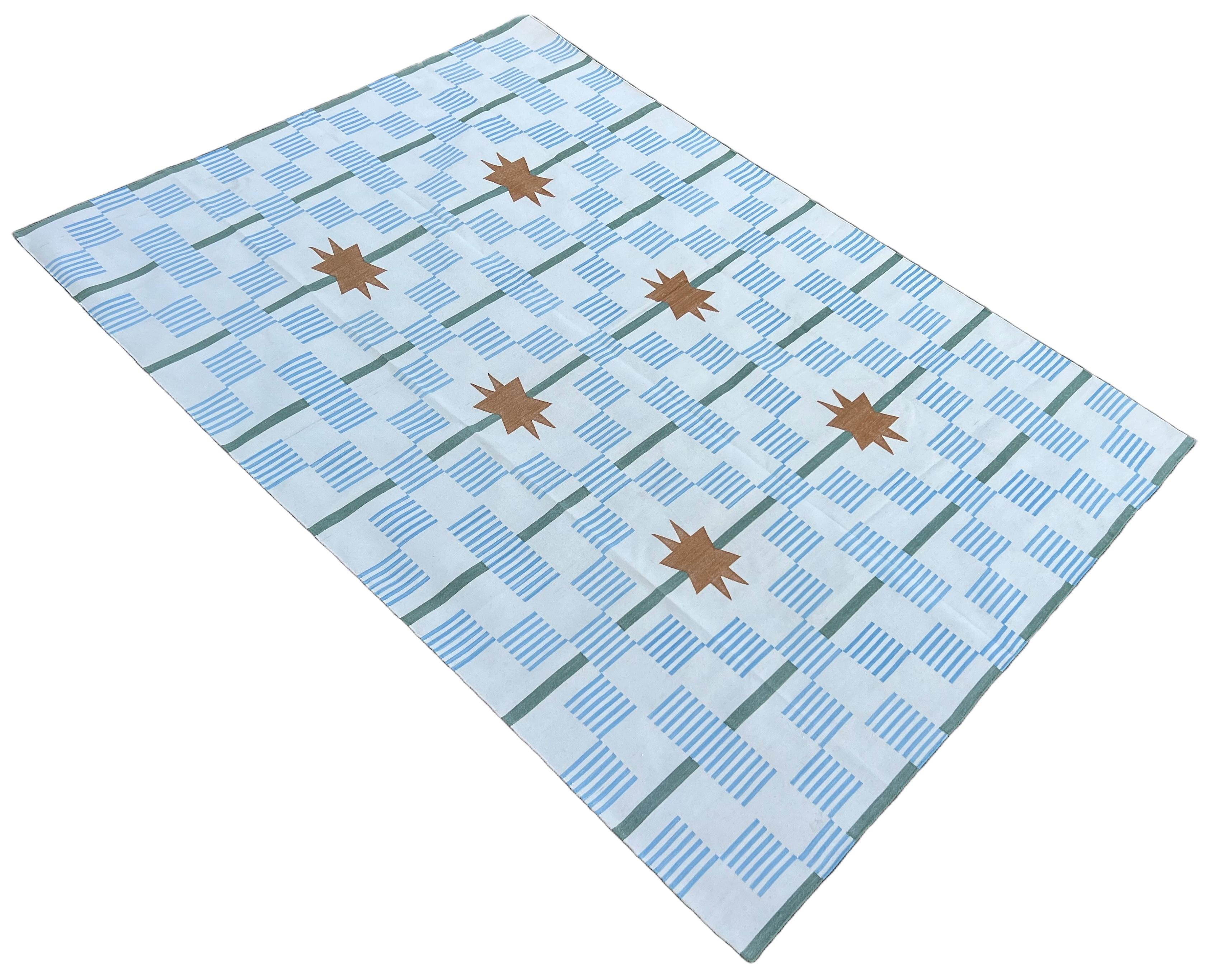 Handmade Cotton Area Flat Weave Rug, 8x10 White, Tan, Star Dash Indian Dhurrie For Sale 3