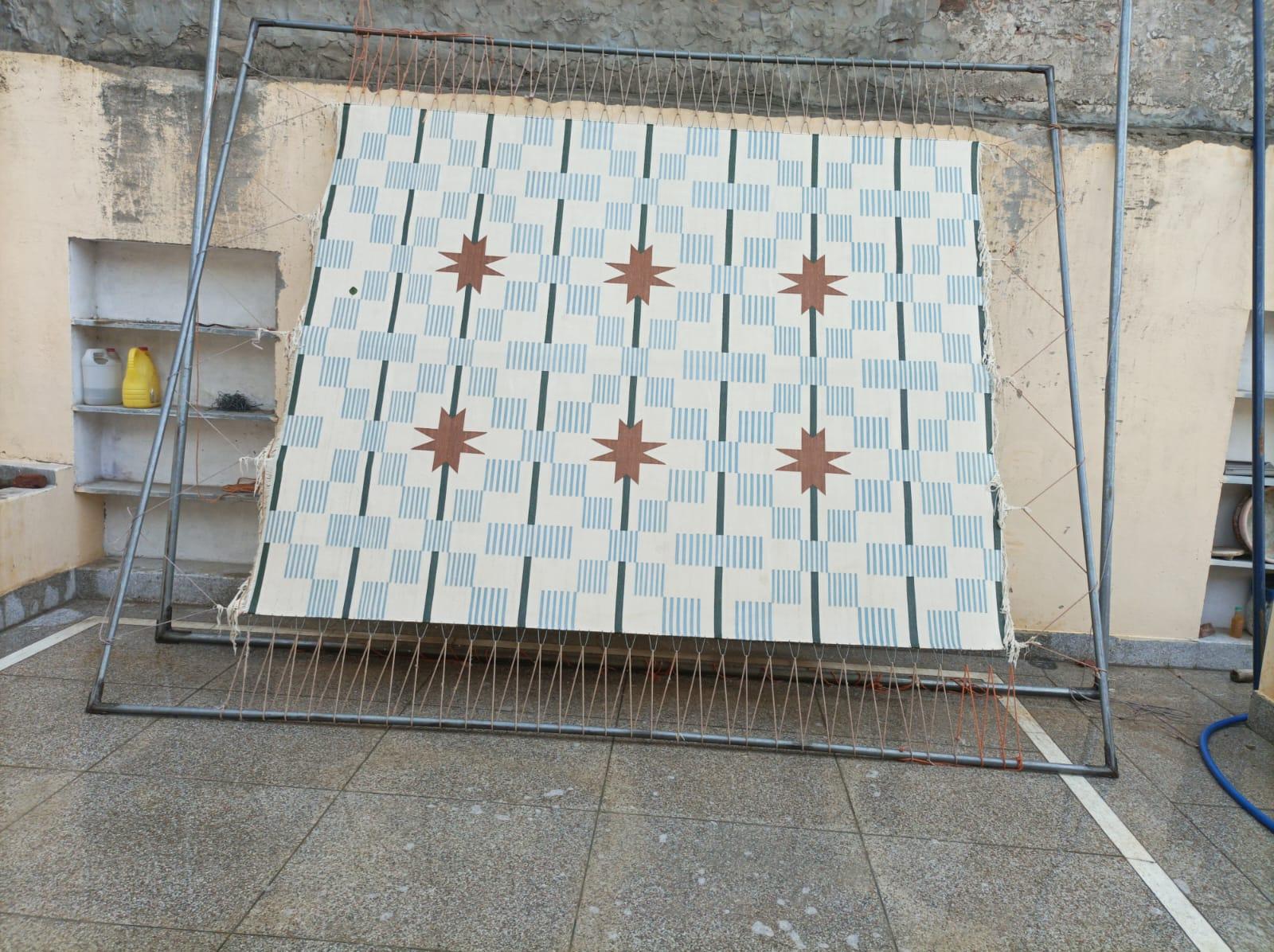 Handmade Cotton Area Flat Weave Rug, 8x10 White, Tan, Star Dash Indian Dhurrie For Sale 6