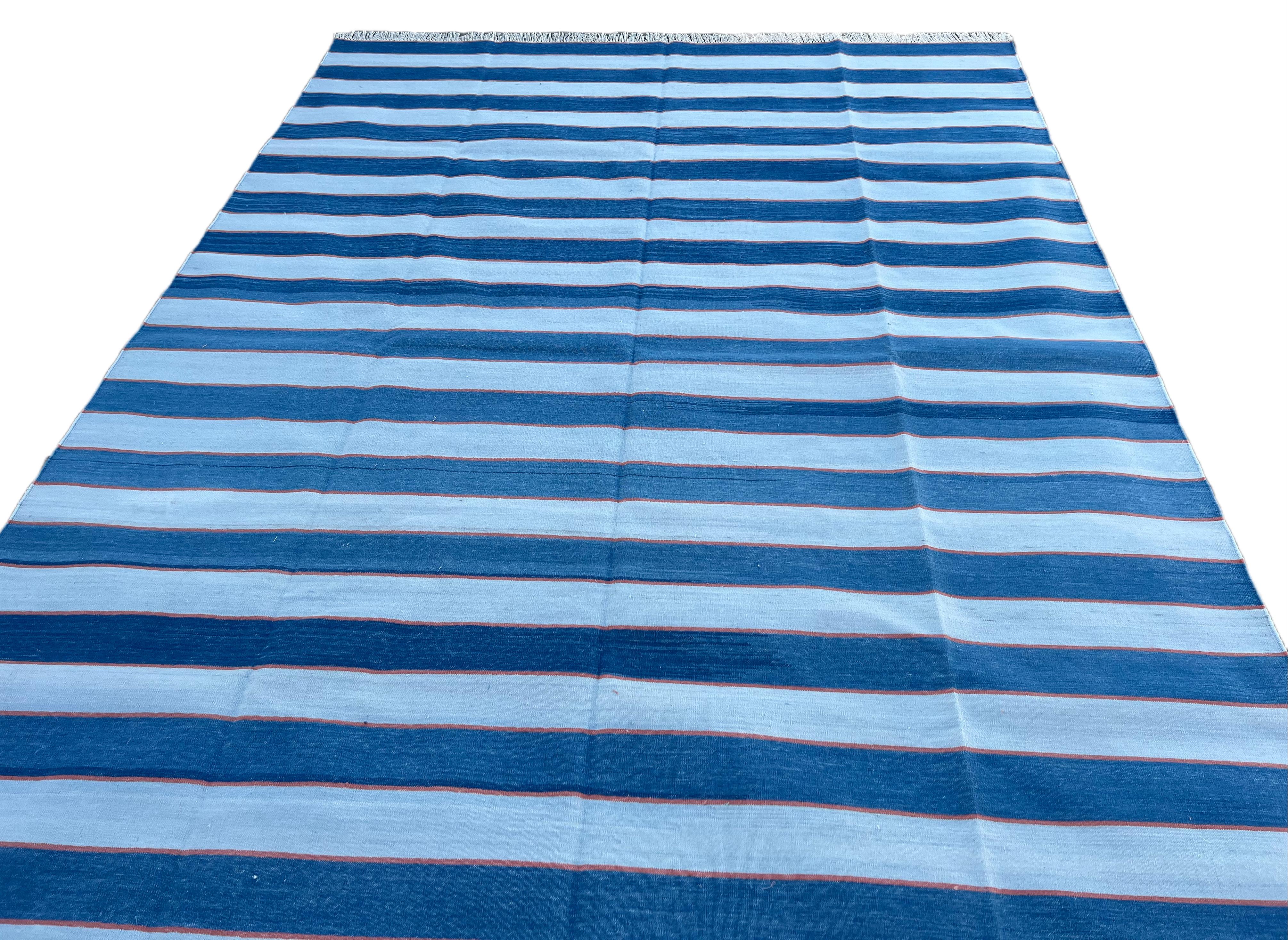 Handgefertigter Flachgewebe-Teppich aus Baumwolle, 9x12, blau und orange gestreifter indischer Dhurrie im Zustand „Neu“ im Angebot in Jaipur, IN