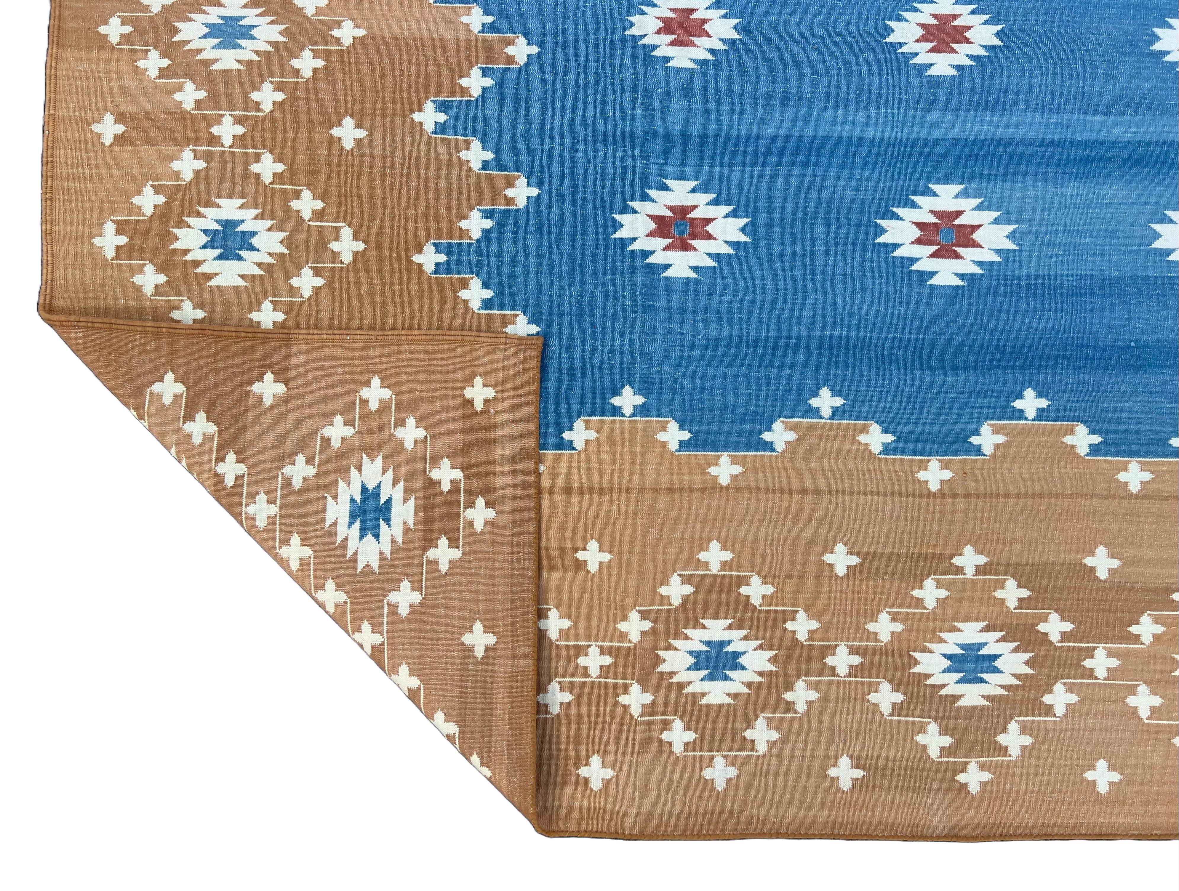 Indien Tapis Dhurrie indien à tissage plat fait à la main, 9 x 12, bleu et brun clair en vente