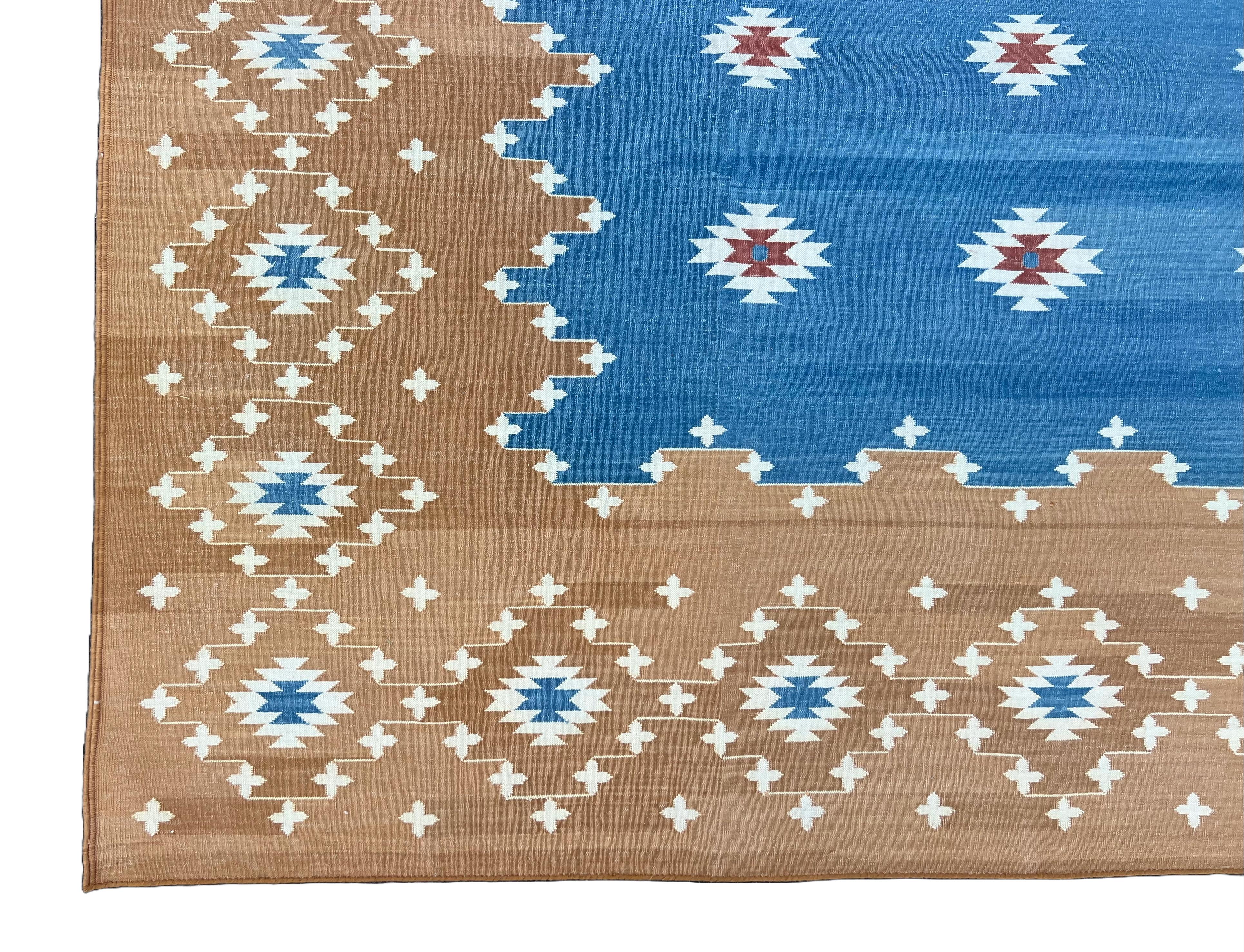 Tissé à la main Tapis Dhurrie indien à tissage plat fait à la main, 9 x 12, bleu et brun clair en vente