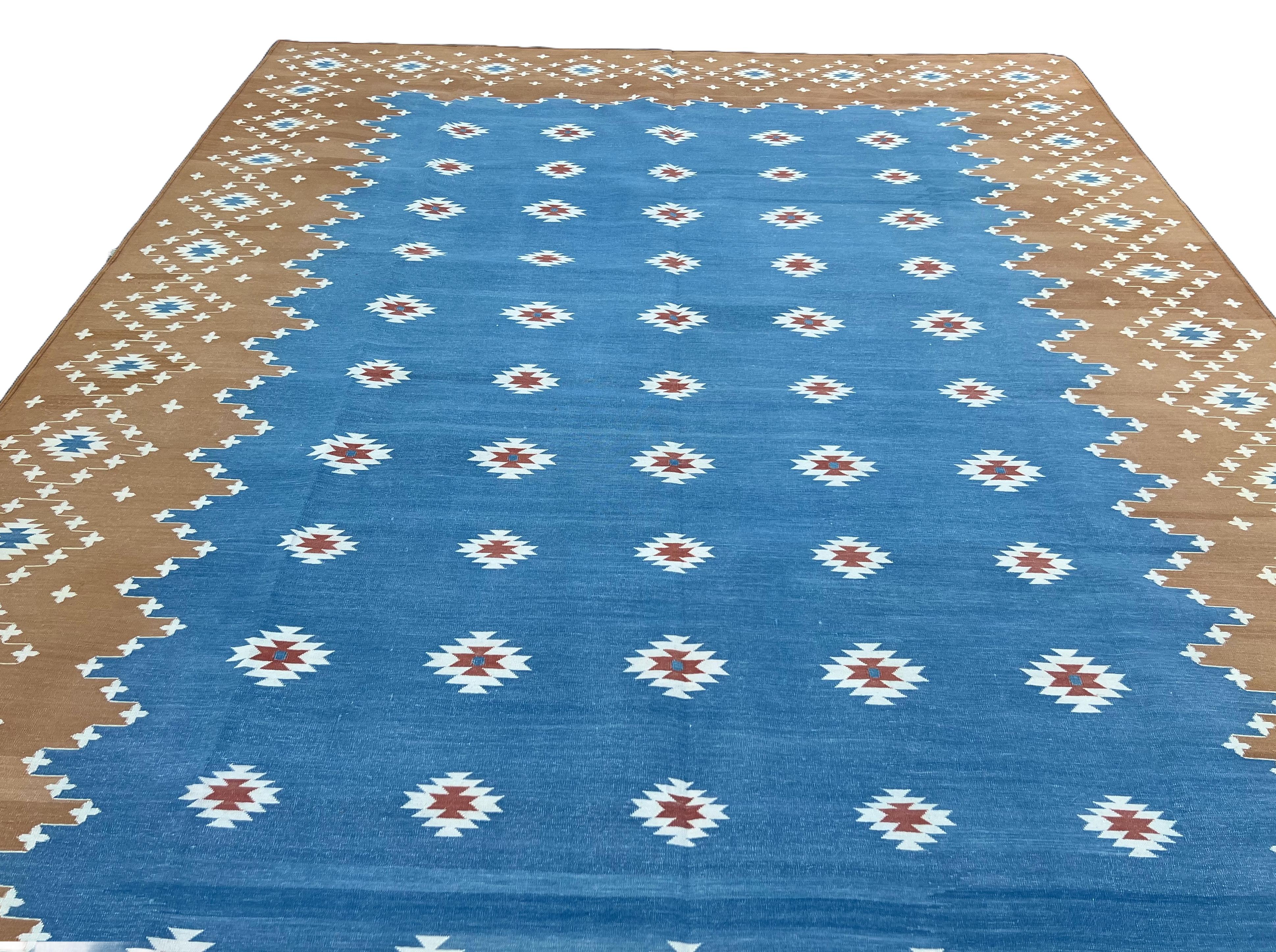 Tapis Dhurrie indien à tissage plat fait à la main, 9 x 12, bleu et brun clair Neuf - En vente à Jaipur, IN