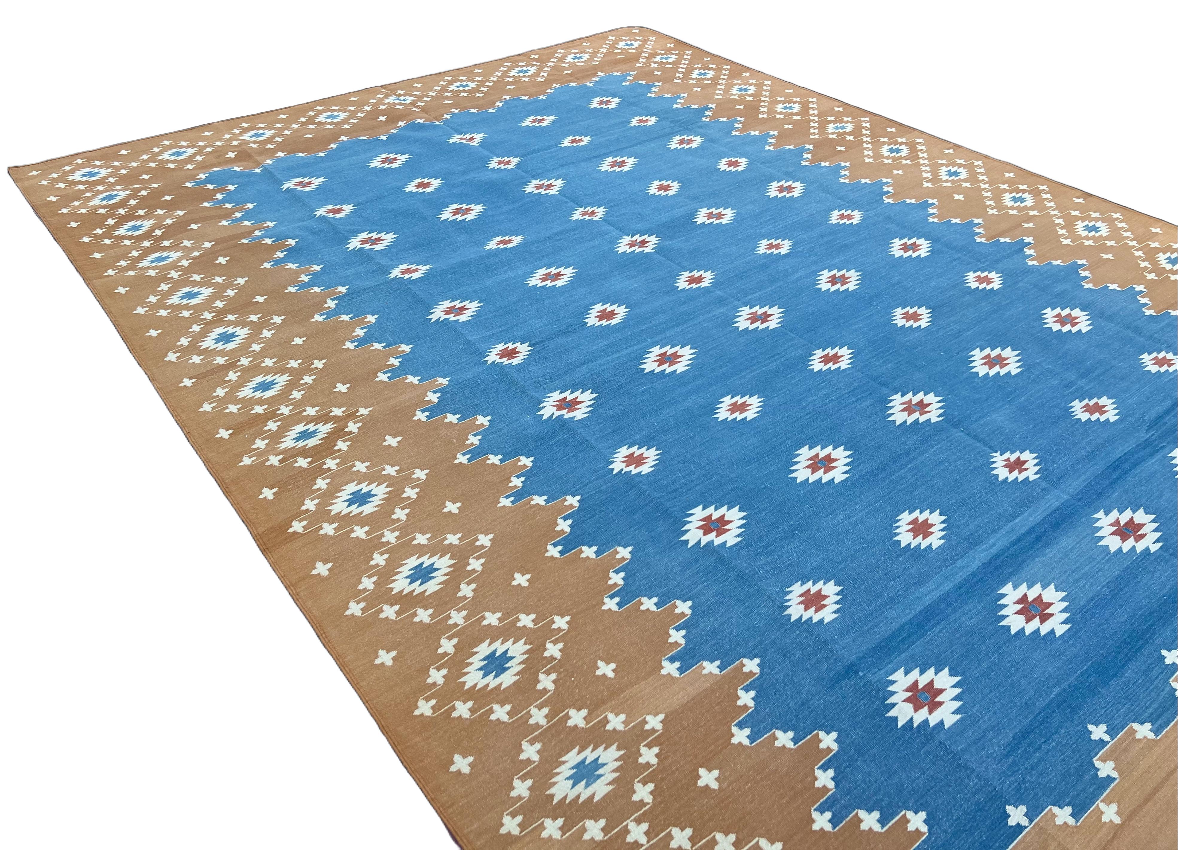 Coton Tapis Dhurrie indien à tissage plat fait à la main, 9 x 12, bleu et brun clair en vente