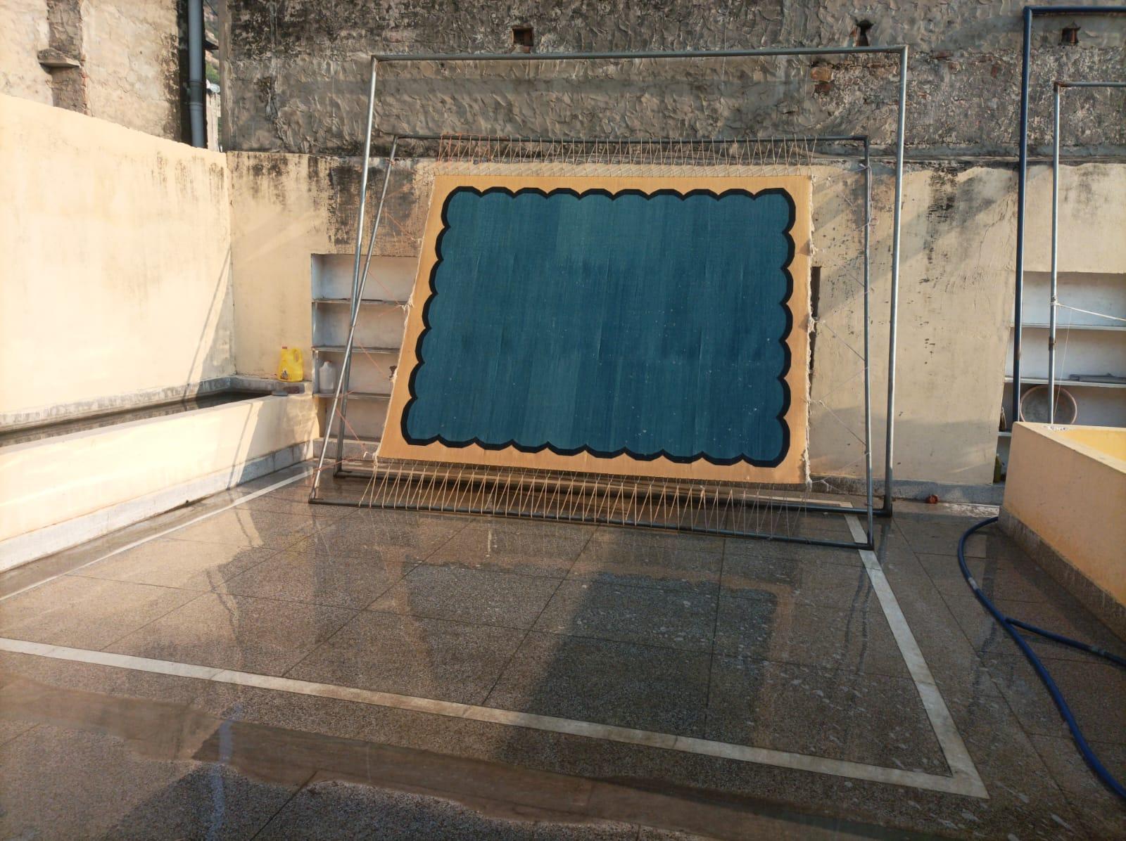 Tappeto a tessitura piatta in cotone fatto a mano, 9x12 blu, crema smerlato, indiano Dhurrie in vendita 3