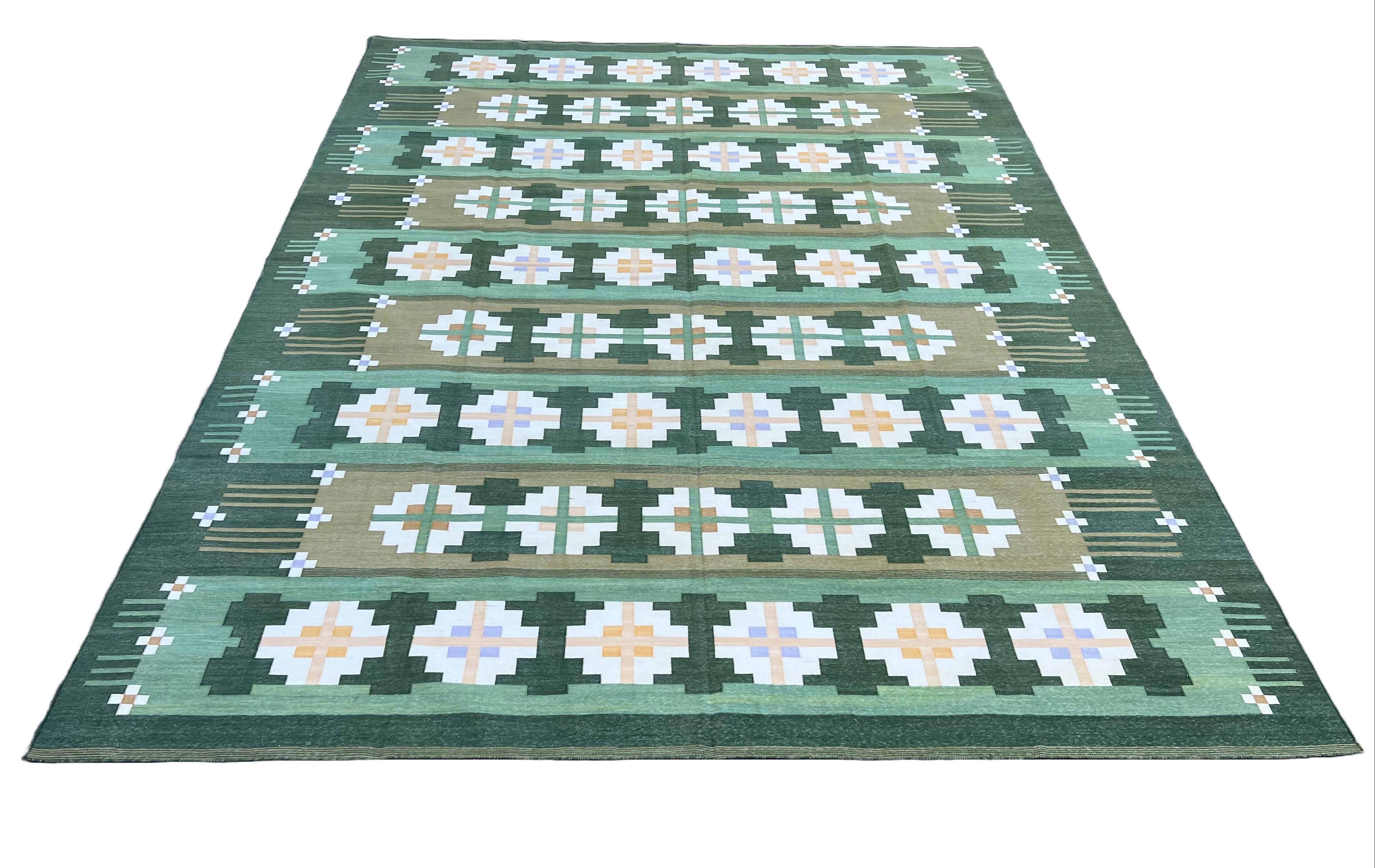 Handmade Cotton Area Flat Weave Rug, 9x12 Green, Cream Geometric Indian Dhurrie In New Condition For Sale In Jaipur, IN