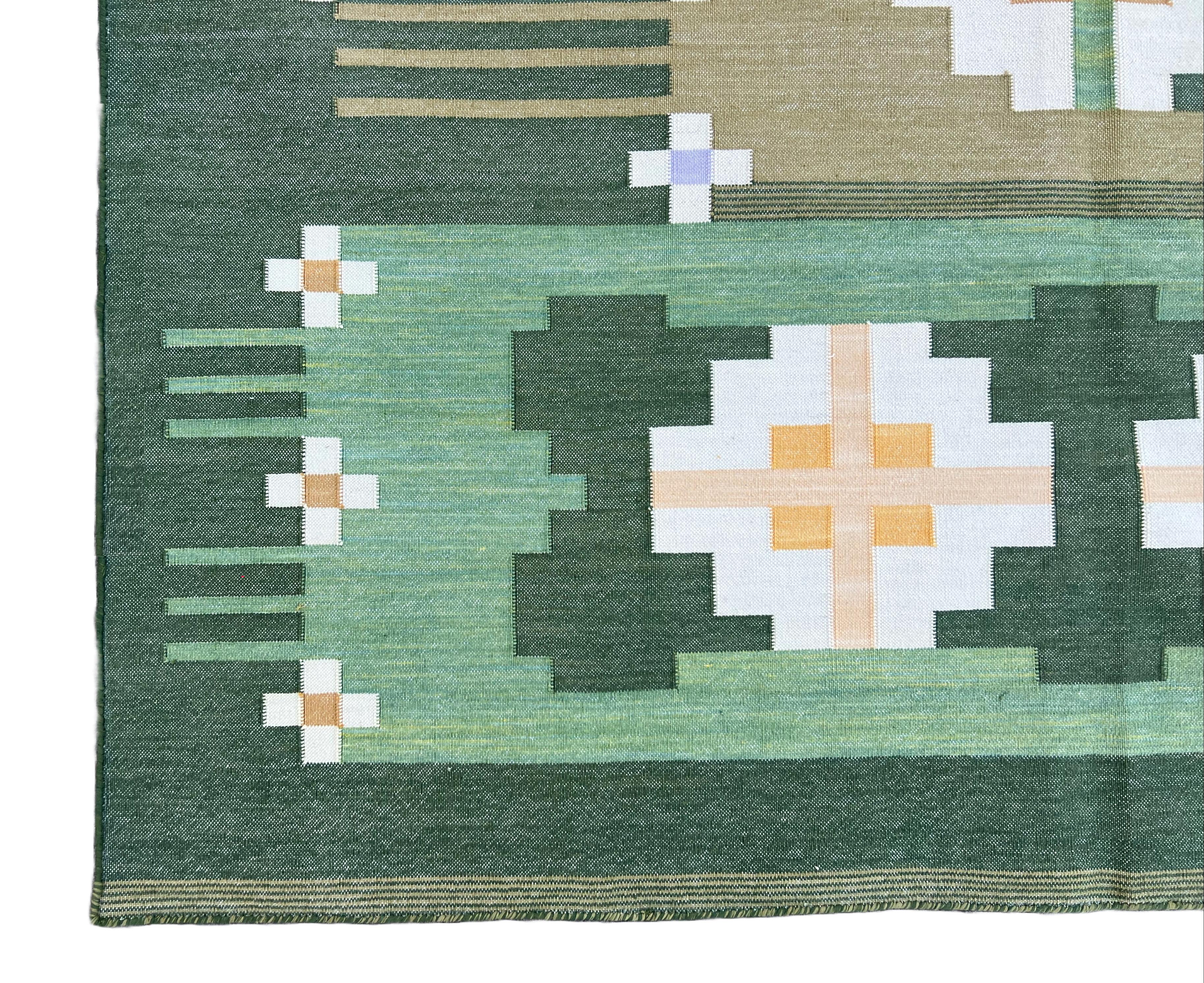 Handmade Cotton Area Flat Weave Rug, 9x12 Green, Cream Geometric Indian Dhurrie For Sale 1