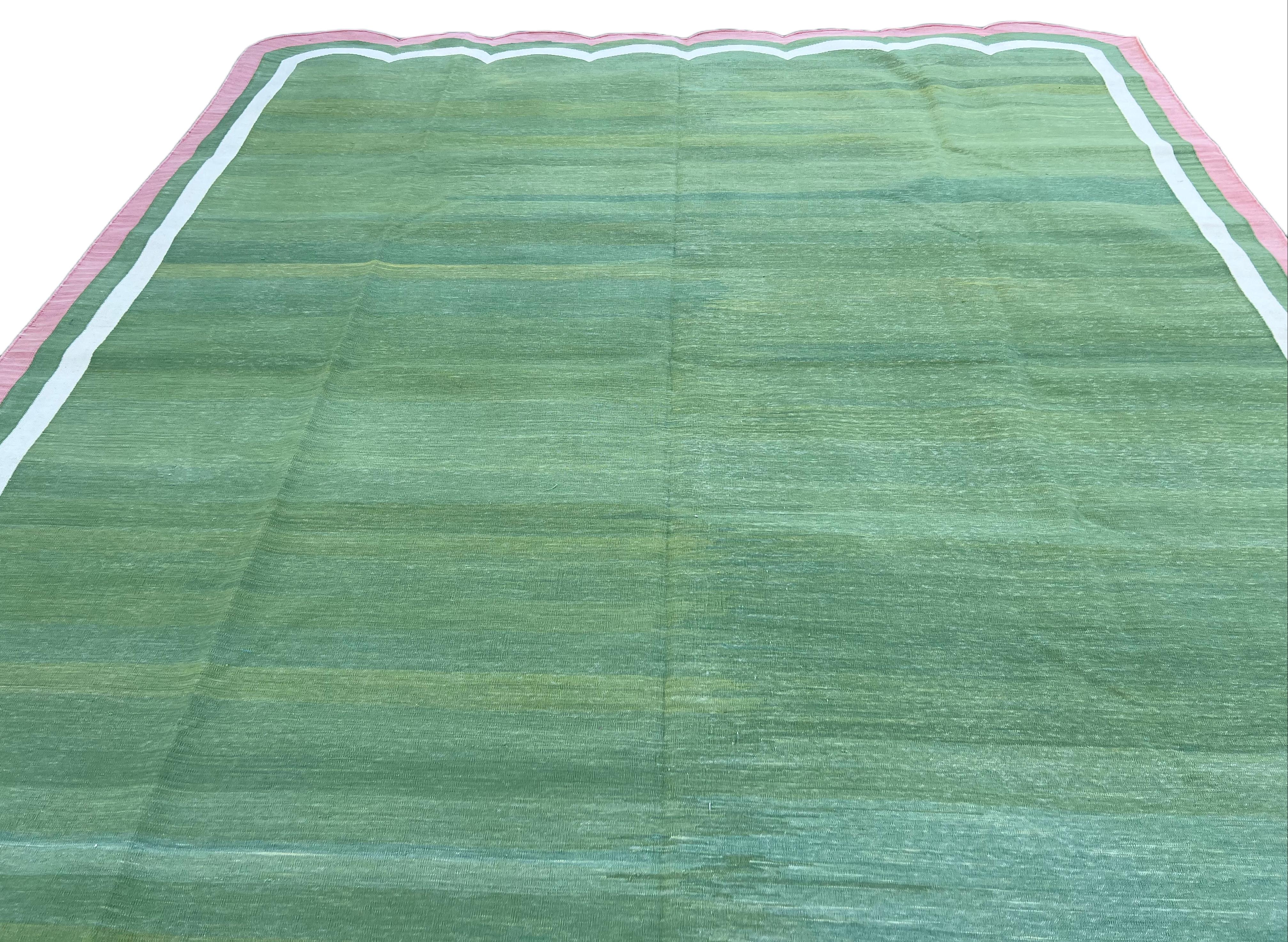 XXIe siècle et contemporain Tapis en coton tissé à plat, 9x12, vert, rose, festonné et rayé Dhurrie en vente