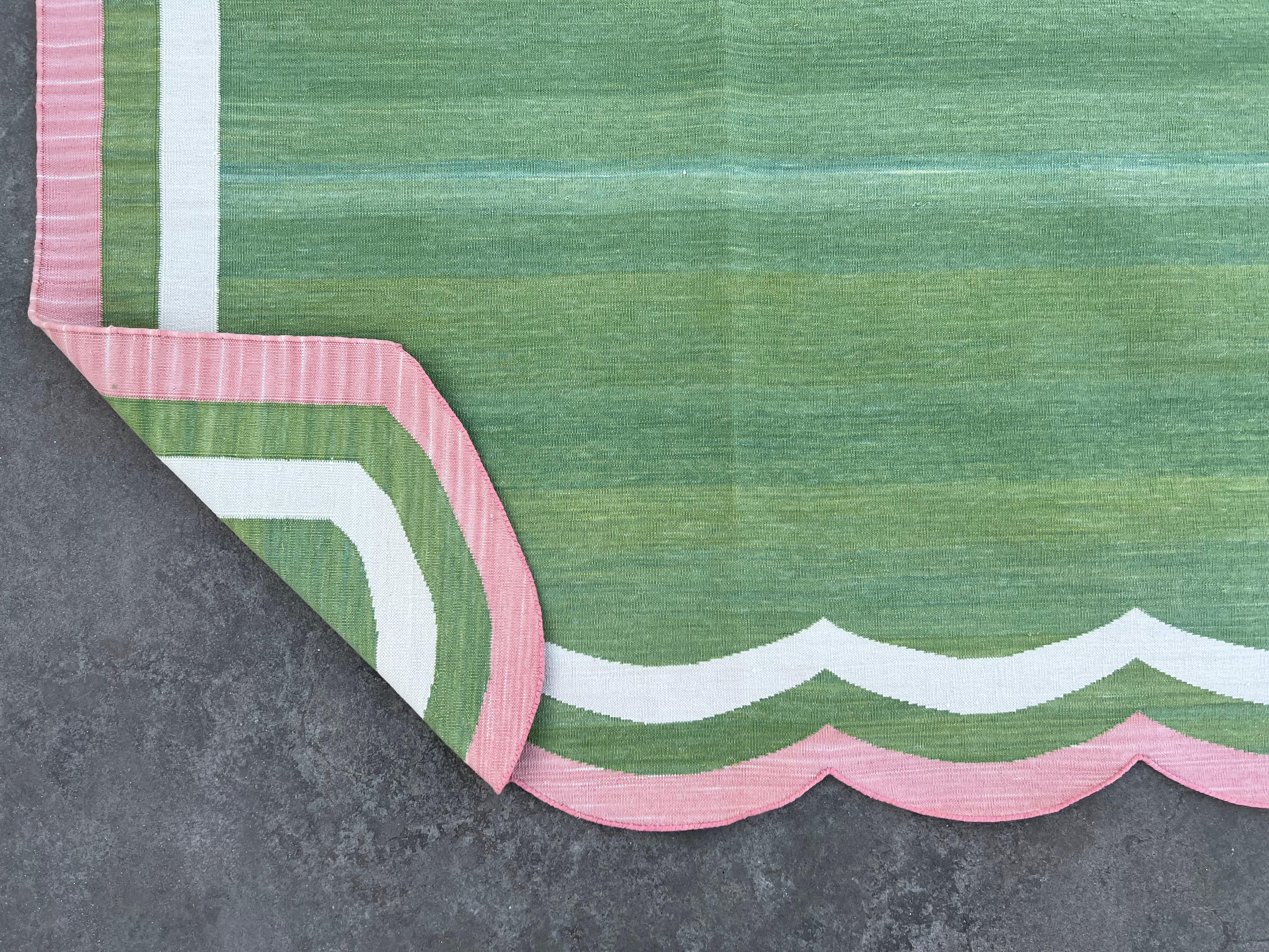 Tapis en coton tissé à plat, 9x12, vert, rose, festonné et rayé Dhurrie en vente 1