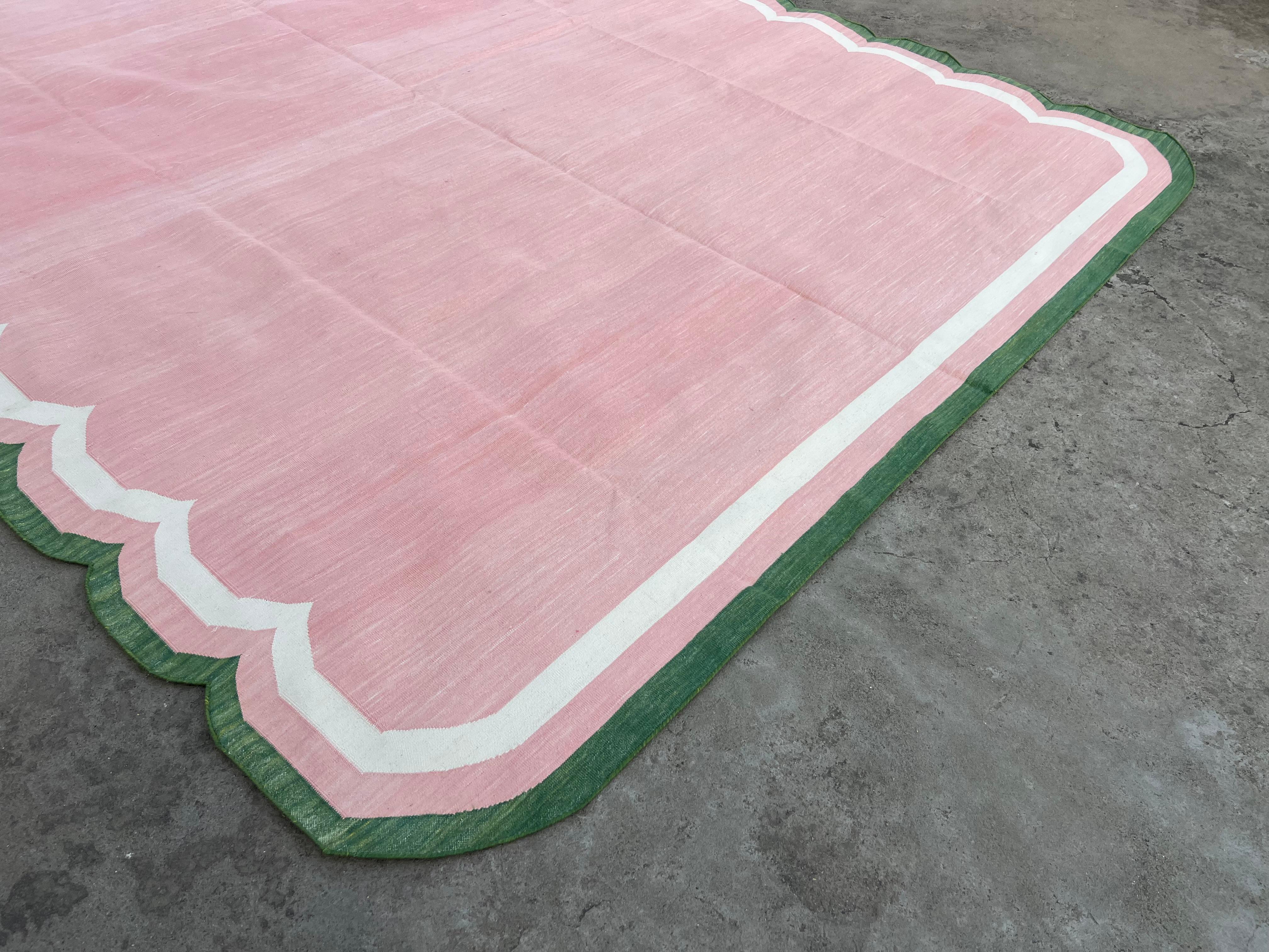 Mid-Century Modern Tapis Dhurrie indien à tissage plat fait à la main, 9 x 12, rose, vert et festonné en vente