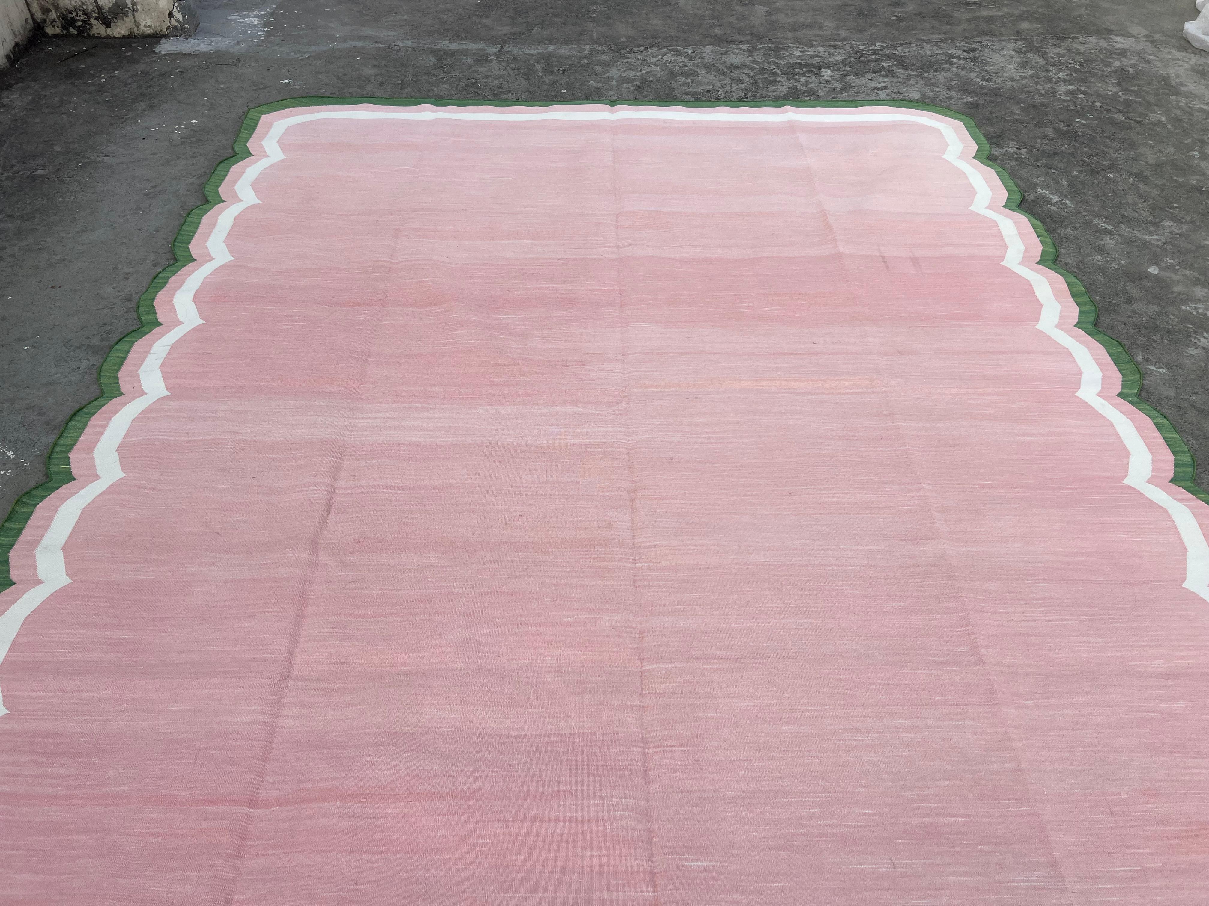 Tapis Dhurrie indien à tissage plat fait à la main, 9 x 12, rose, vert et festonné Neuf - En vente à Jaipur, IN