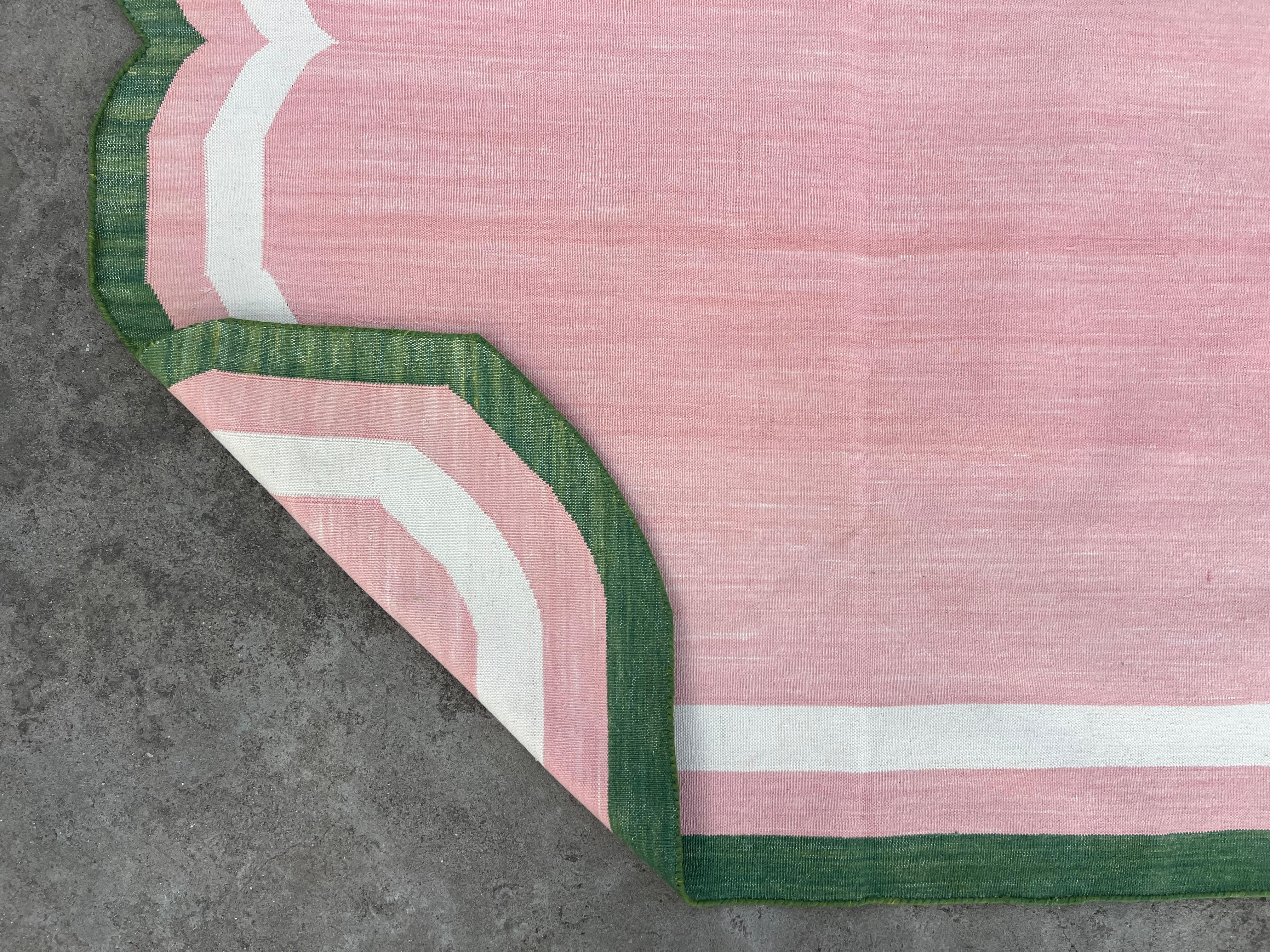 Coton Tapis Dhurrie indien à tissage plat fait à la main, 9 x 12, rose, vert et festonné en vente