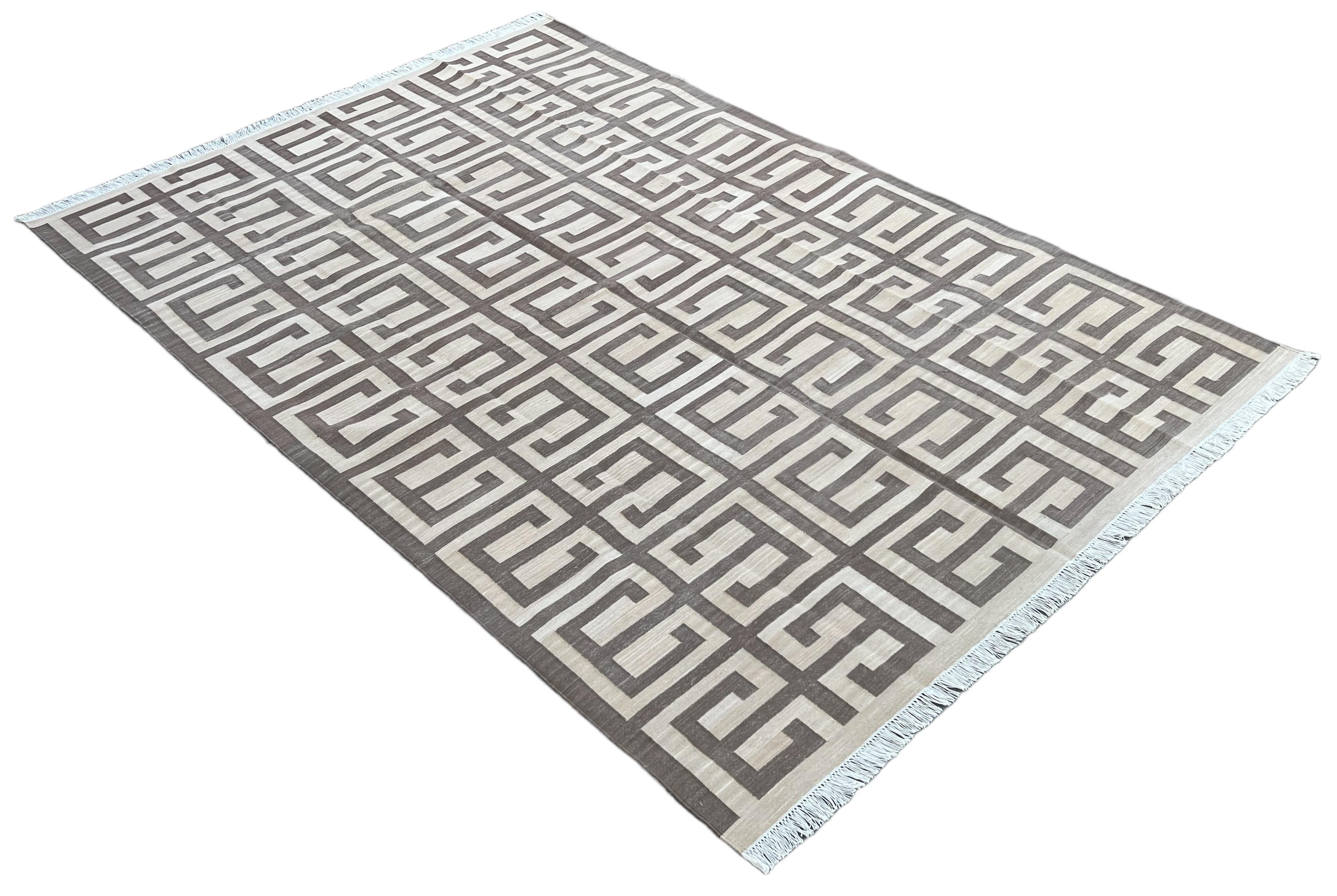 Hand-Woven Handmade Cotton Area Flat Weave Rug, Beige & Brown Geometric Indian Dhurrie Rug For Sale