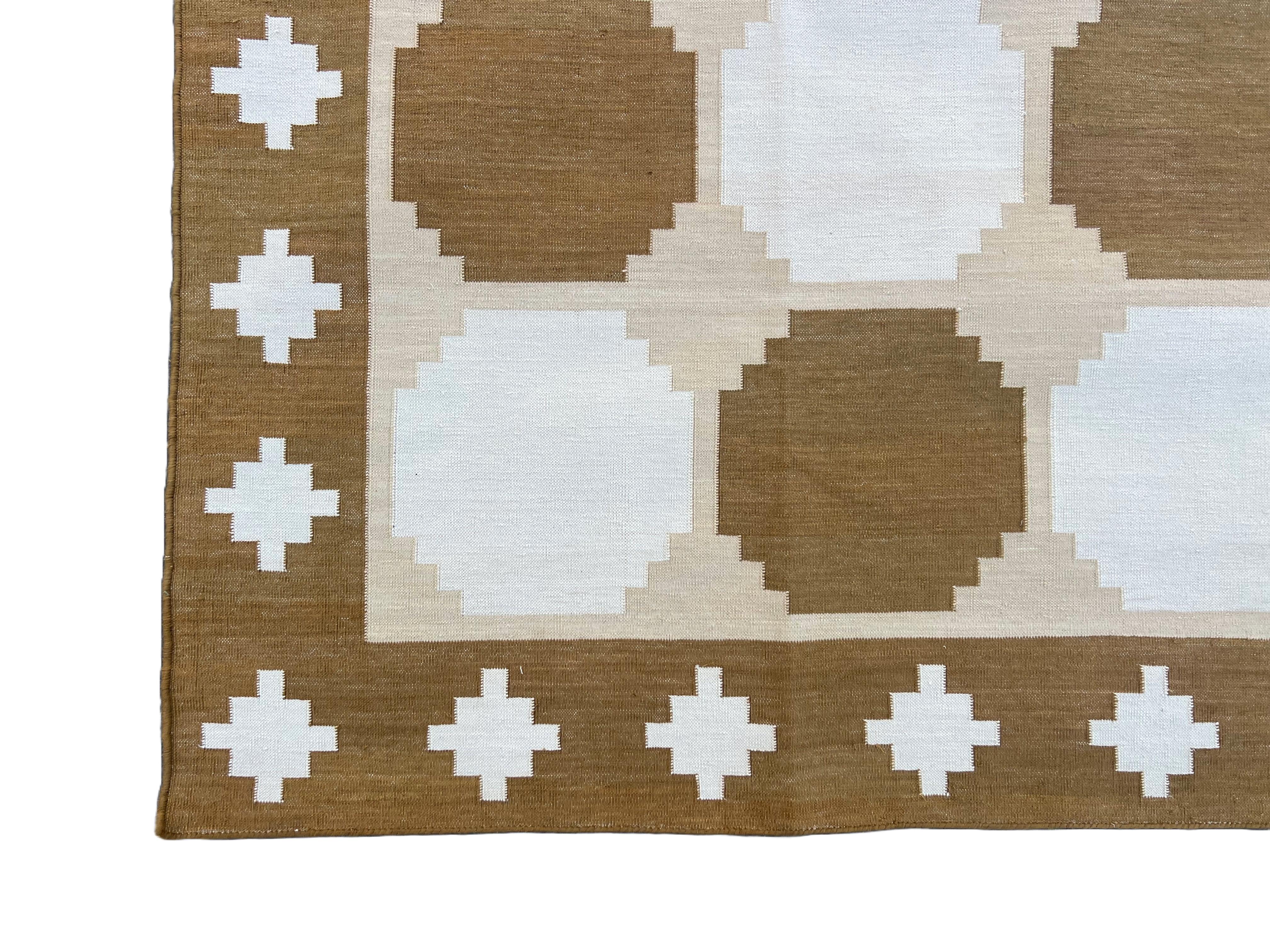 Handmade Cotton Area Flat Weave Rug, Beige & Brown Indian Star Geometric Dhurrie For Sale 4