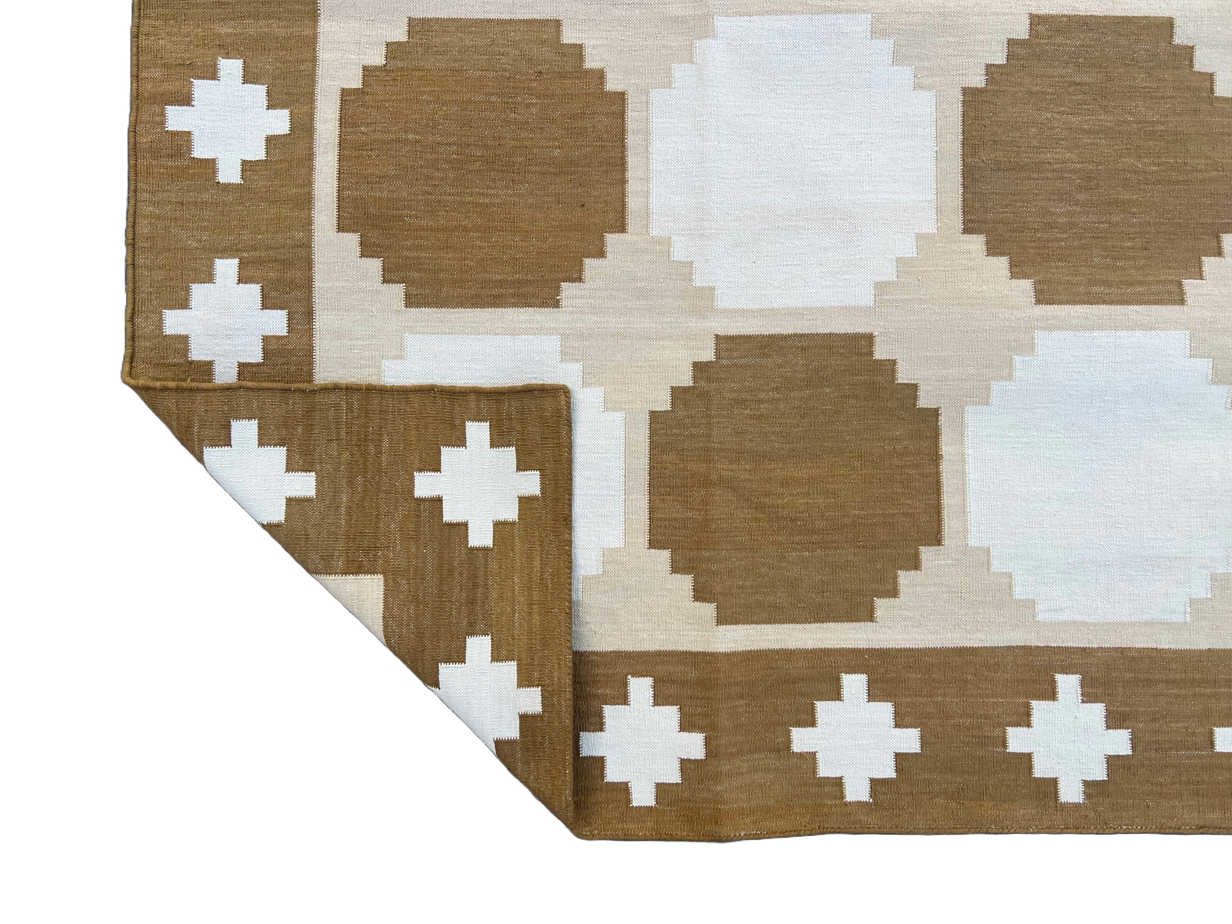 Handmade Cotton Area Flat Weave Rug, Beige & Brown Indian Star Geometric Dhurrie For Sale 5