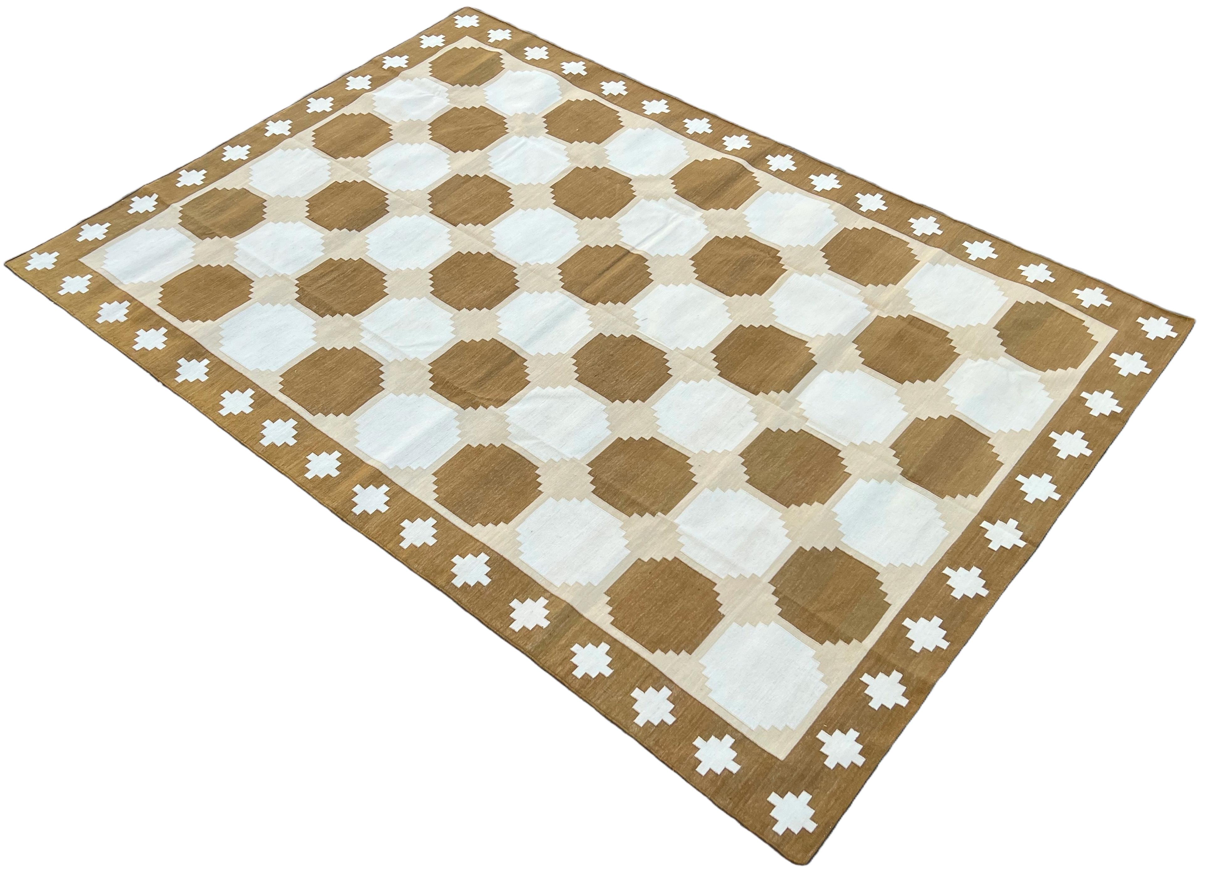 Hand-Woven Handmade Cotton Area Flat Weave Rug, Beige & Brown Indian Star Geometric Dhurrie For Sale