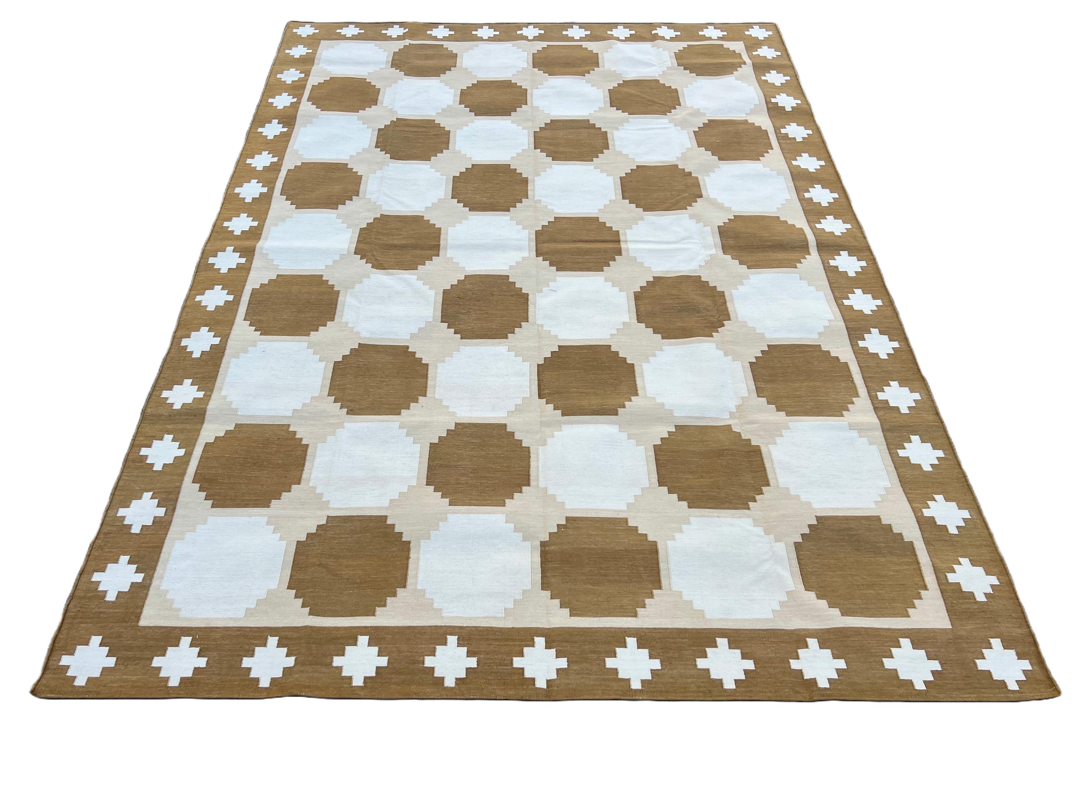 Handmade Cotton Area Flat Weave Rug, Beige & Brown Indian Star Geometric Dhurrie In New Condition For Sale In Jaipur, IN