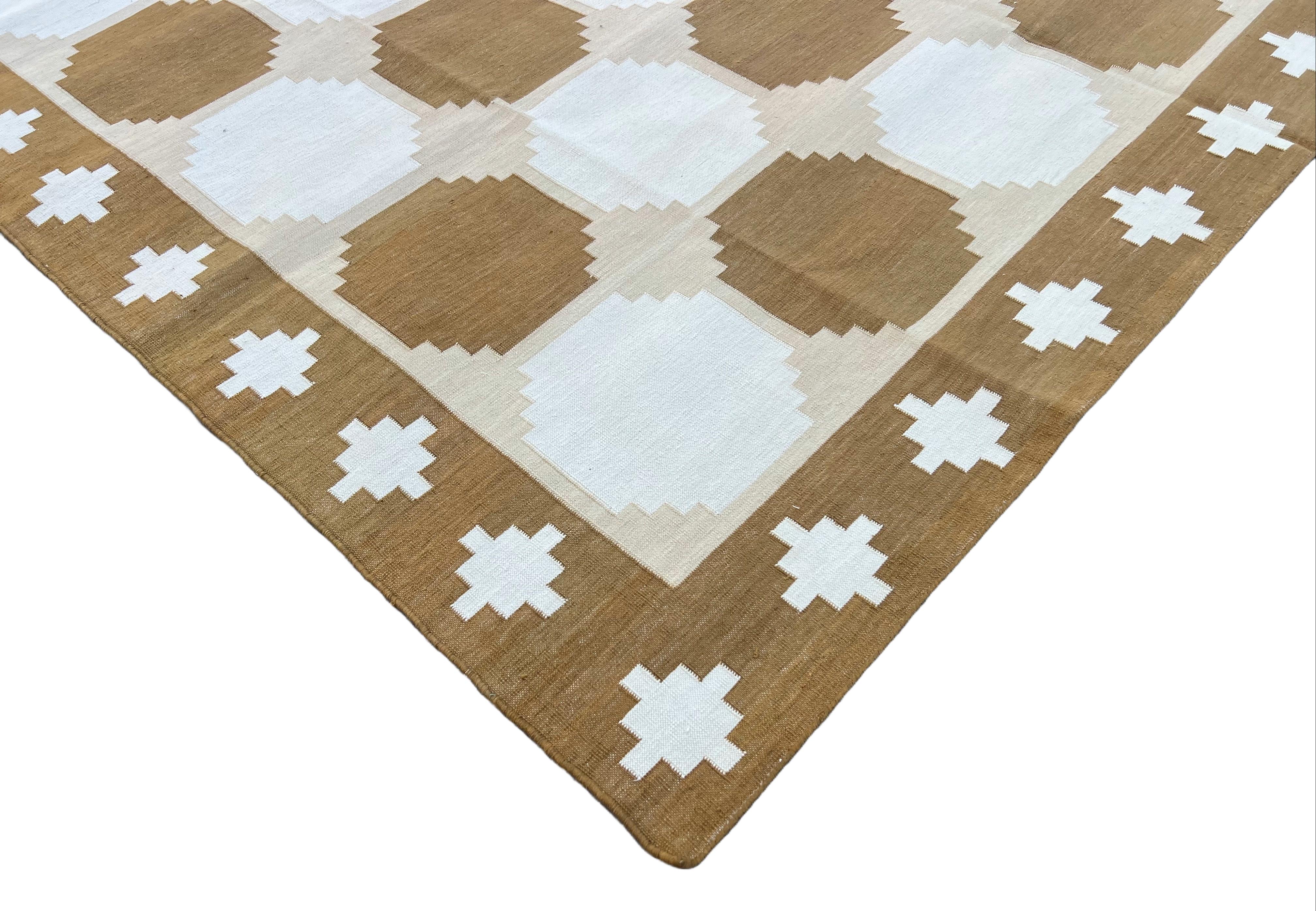 Contemporary Handmade Cotton Area Flat Weave Rug, Beige & Brown Indian Star Geometric Dhurrie For Sale