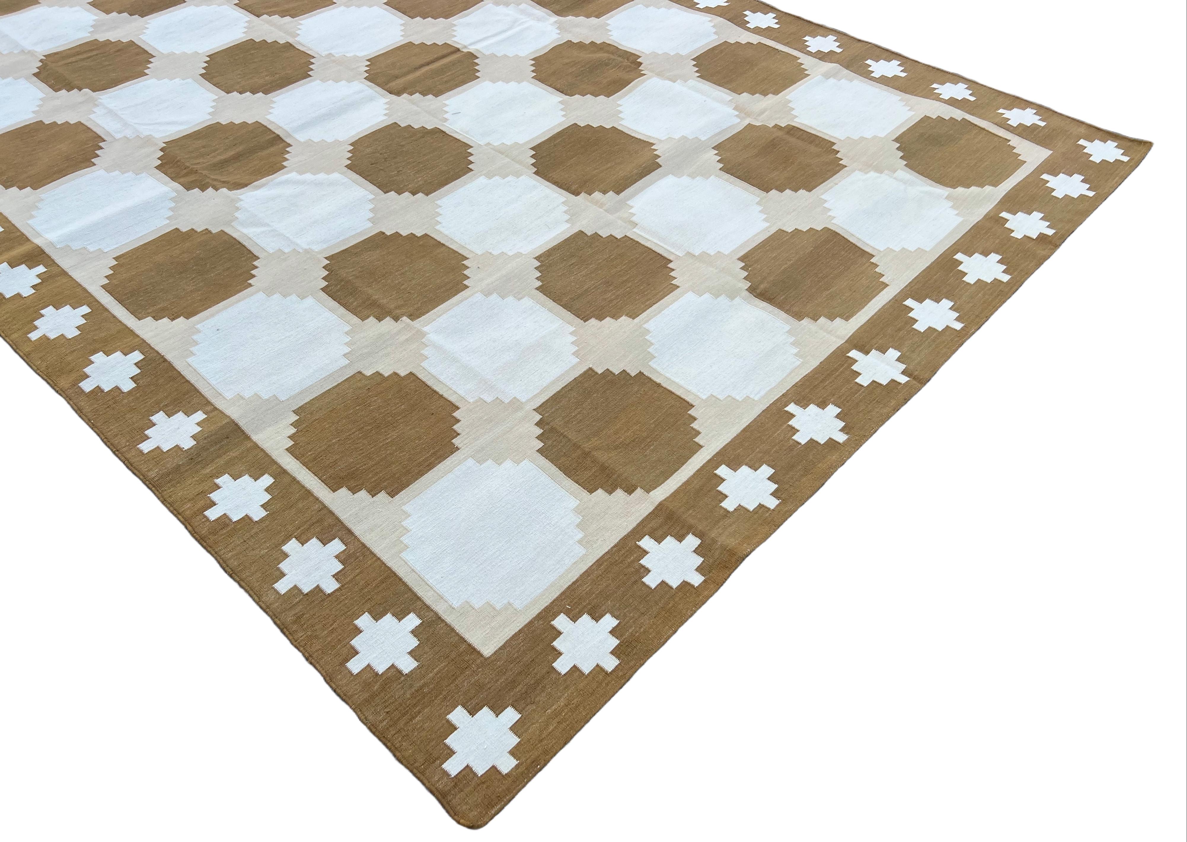 Handmade Cotton Area Flat Weave Rug, Beige & Brown Indian Star Geometric Dhurrie For Sale 1