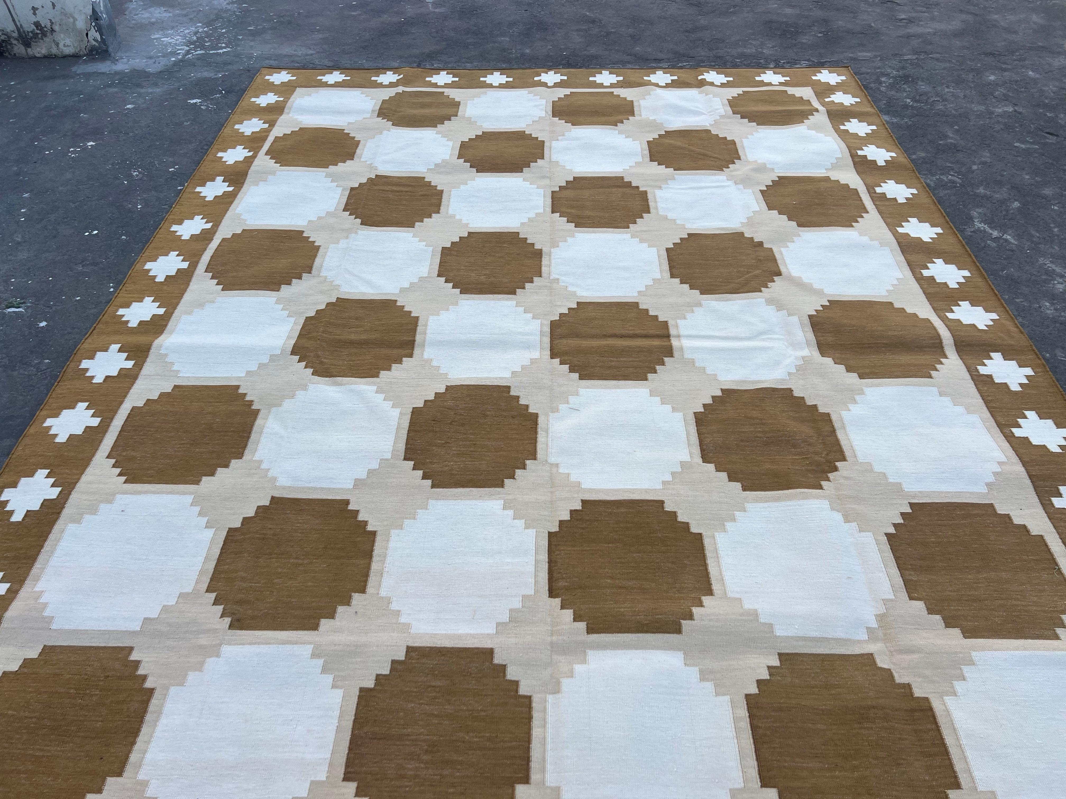 Handmade Cotton Area Flat Weave Rug, Beige & Brown Indian Star Geometric Dhurrie For Sale 2