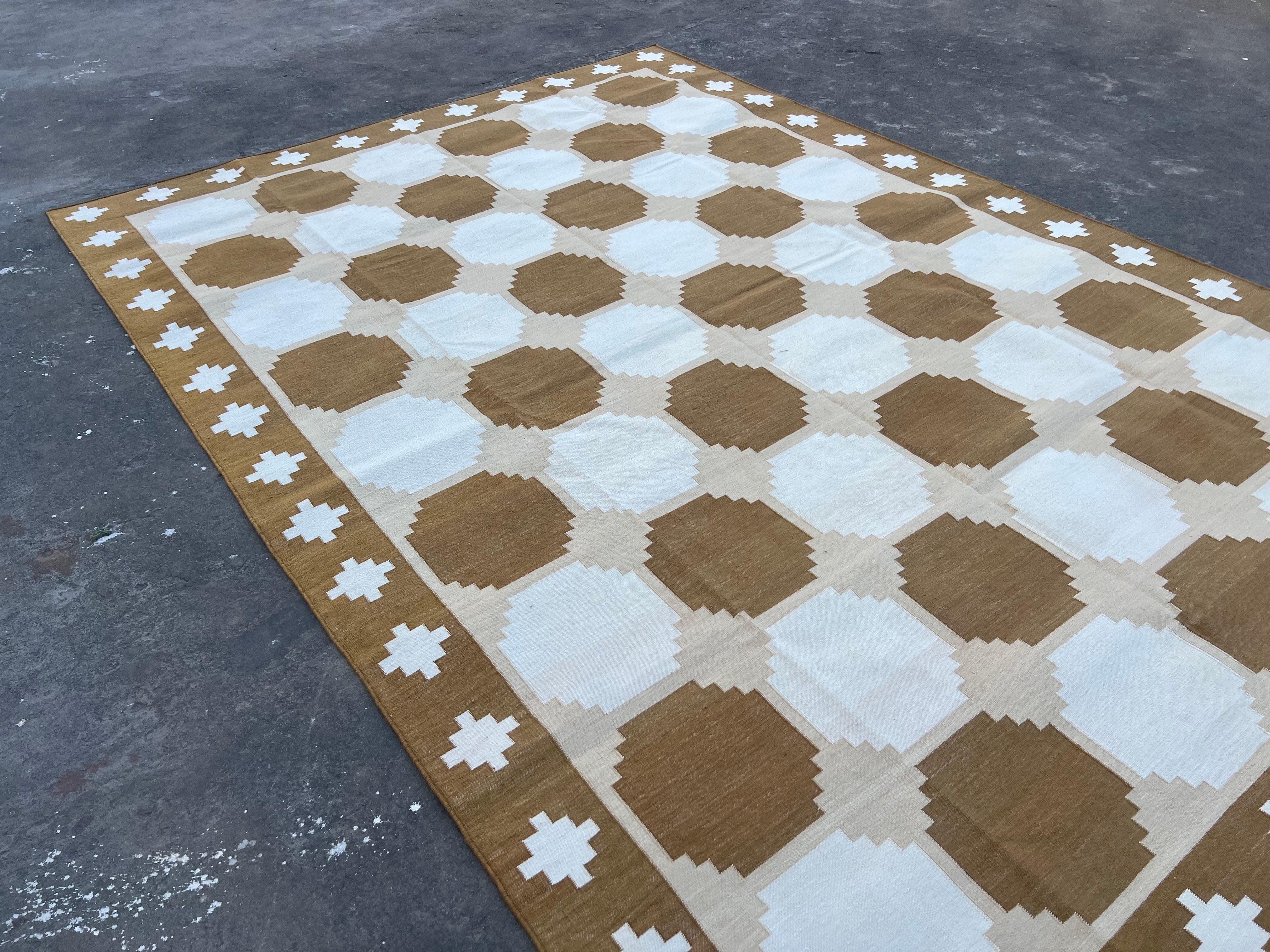 Handmade Cotton Area Flat Weave Rug, Beige & Brown Indian Star Geometric Dhurrie For Sale 3
