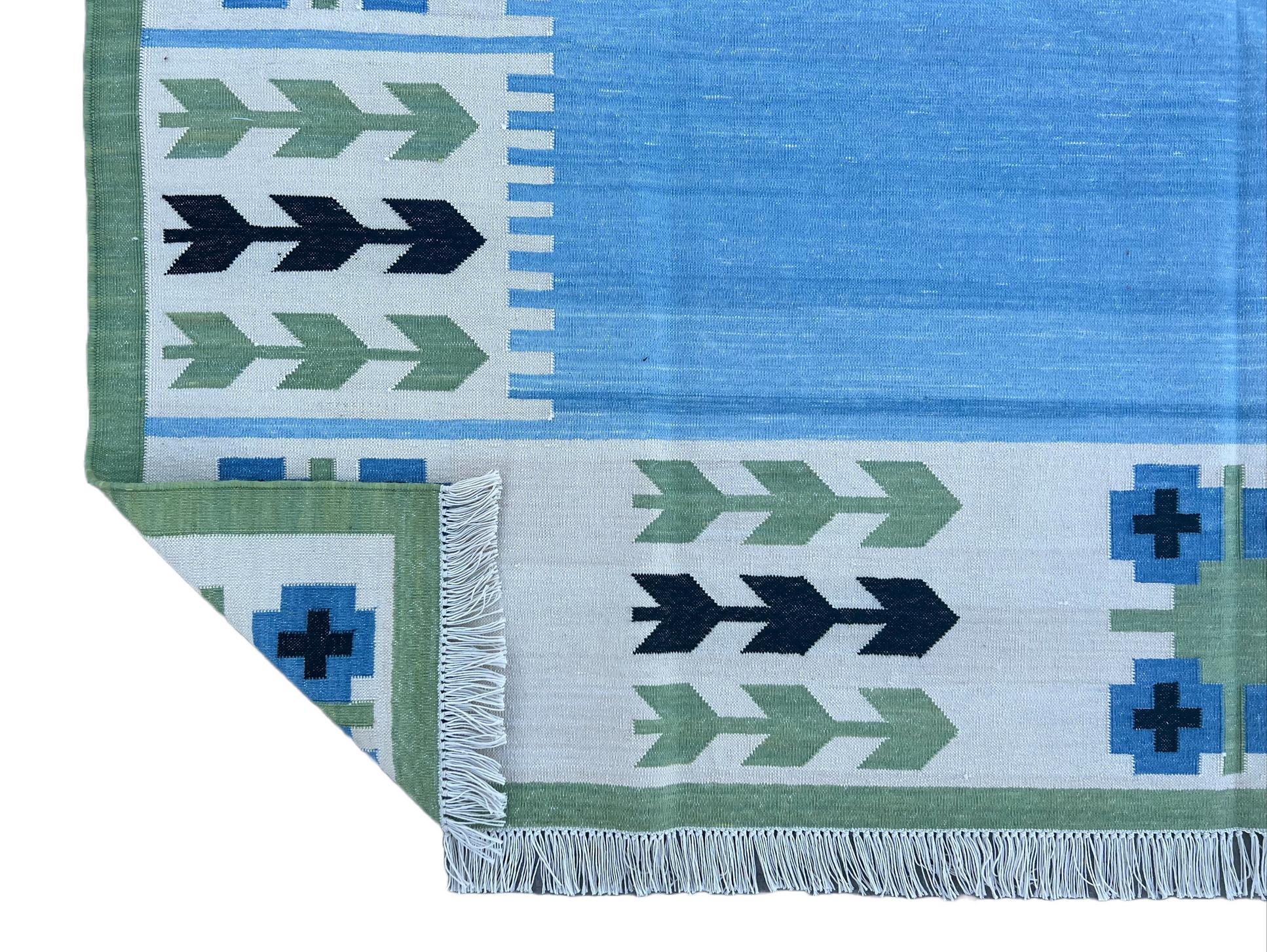 Handgefertigter Flachgewebe-Teppich aus Baumwolle, blaues und grünes Blattmuster, indisch Dhurrie im Angebot 4