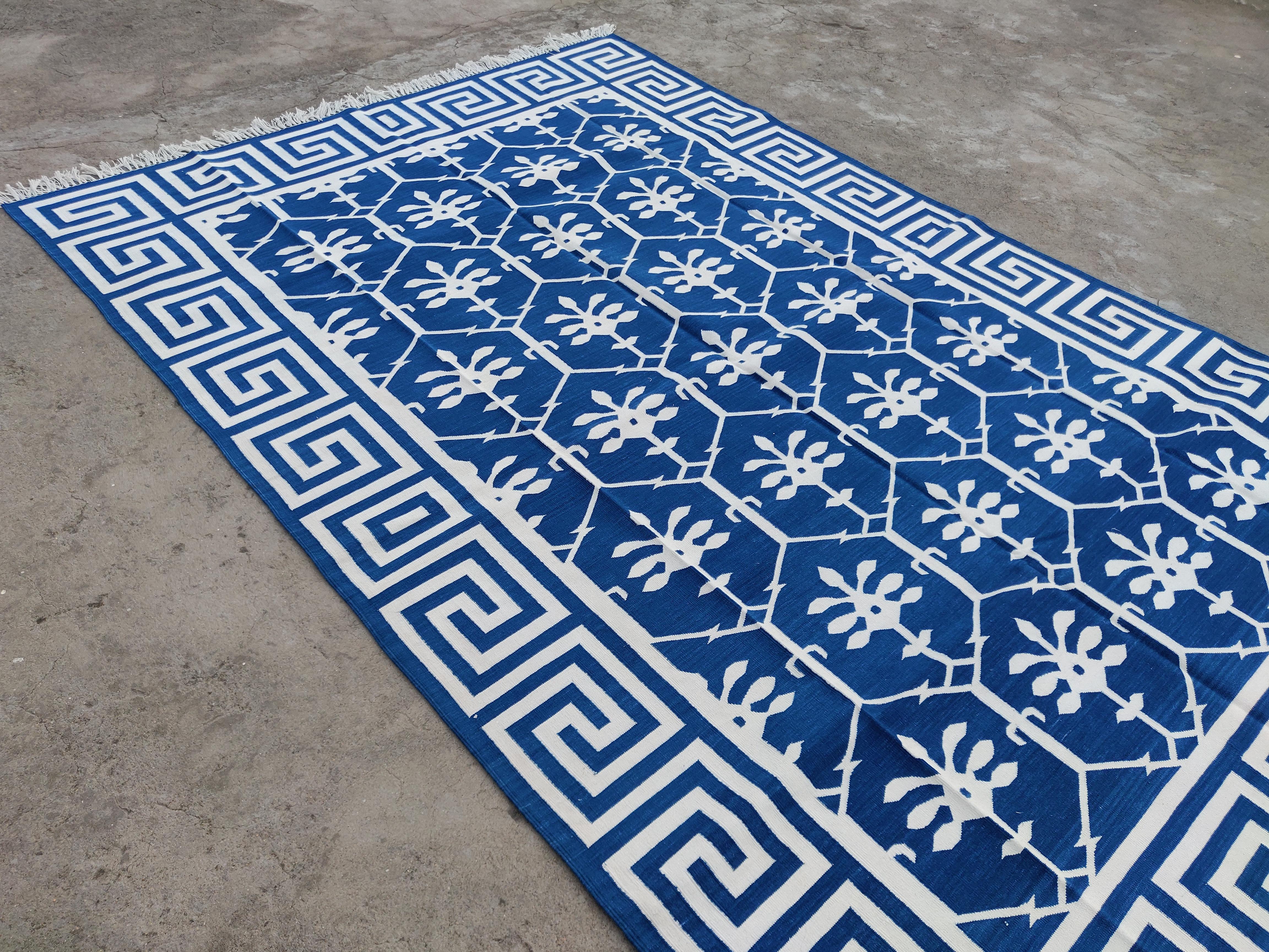 Handmade Cotton Area Flat Weave Rug, Blue And White Flower Indian Dhurrie-6x9 For Sale 4