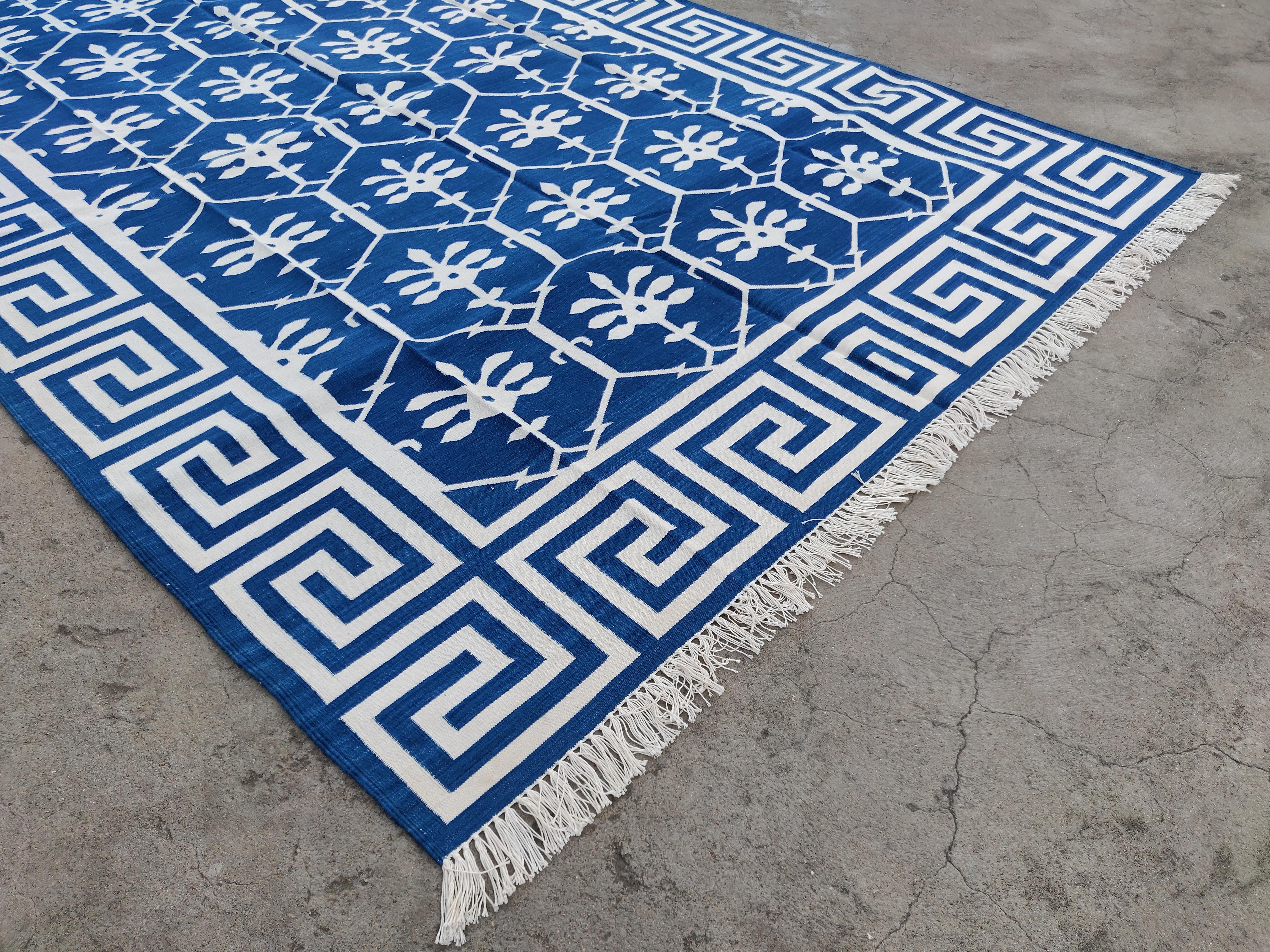 Mid-Century Modern Handmade Cotton Area Flat Weave Rug, Blue And White Flower Indian Dhurrie-6x9 For Sale