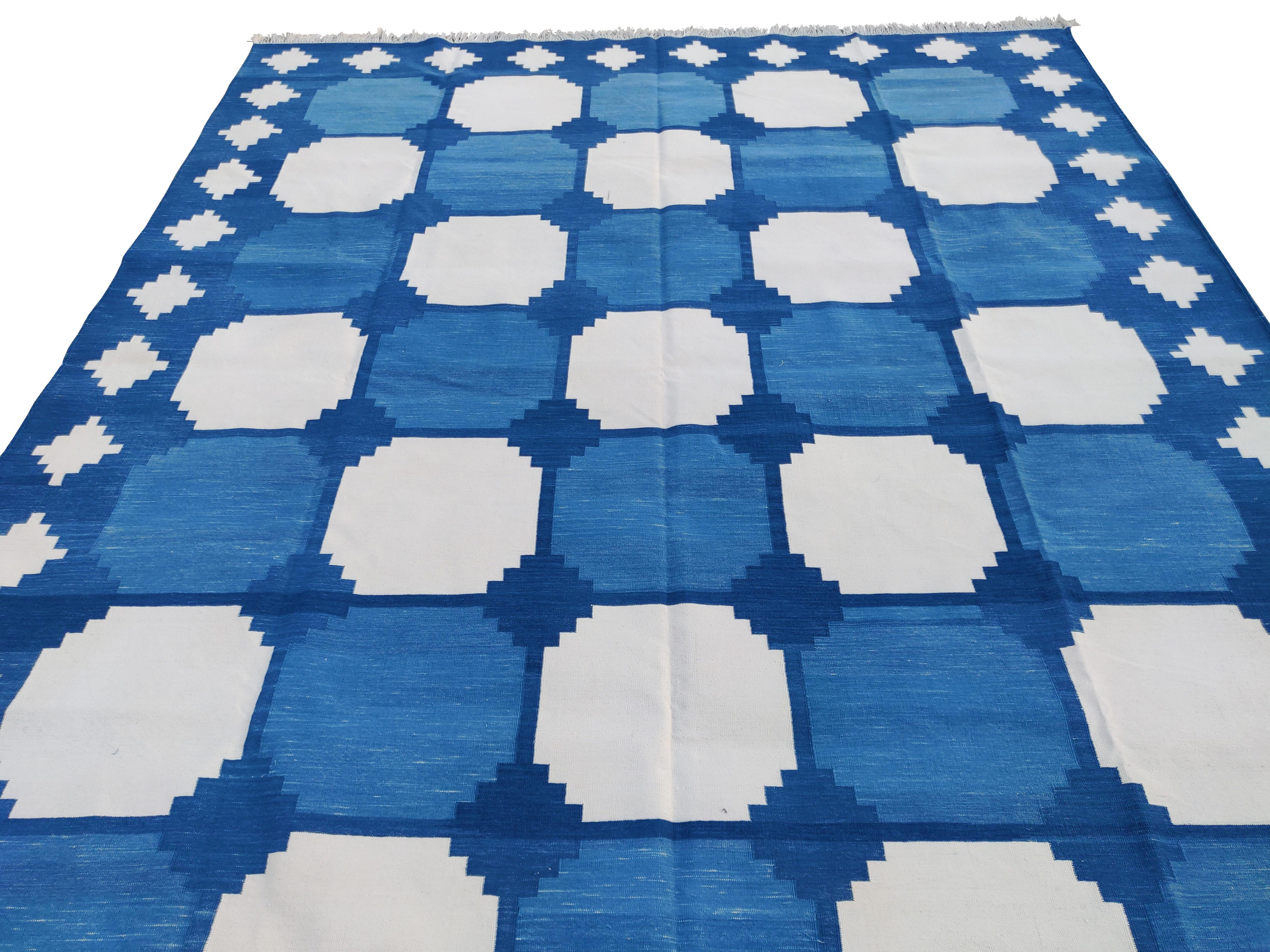 Handmade Cotton Area Flat Weave Rug, Blue And White Geometric Indian Dhurrie-6x9 In New Condition For Sale In Jaipur, IN