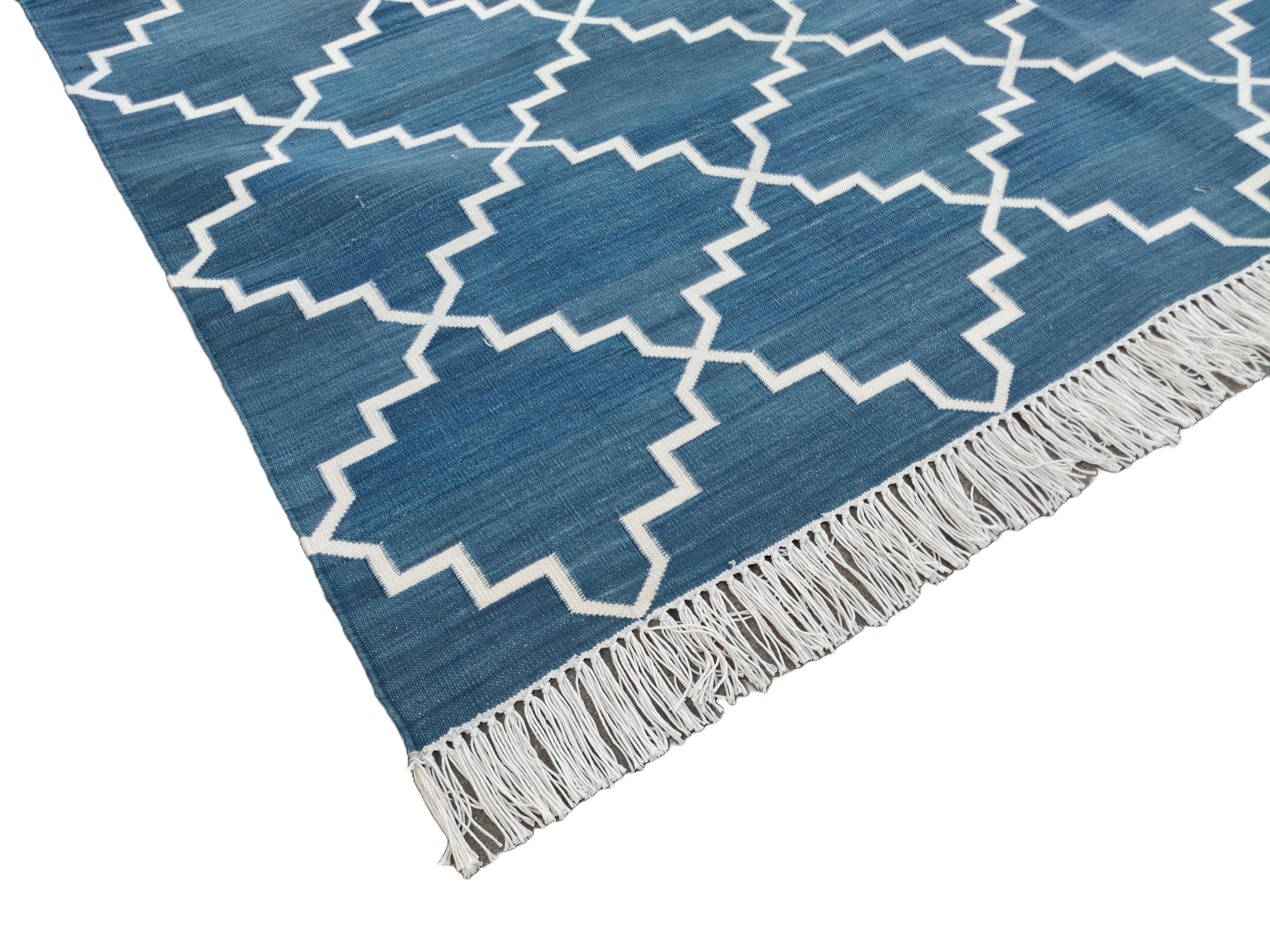 Hand-Woven Handmade Cotton Area Flat Weave Rug, Blue And White Geometric Indian Dhurrie Rug For Sale