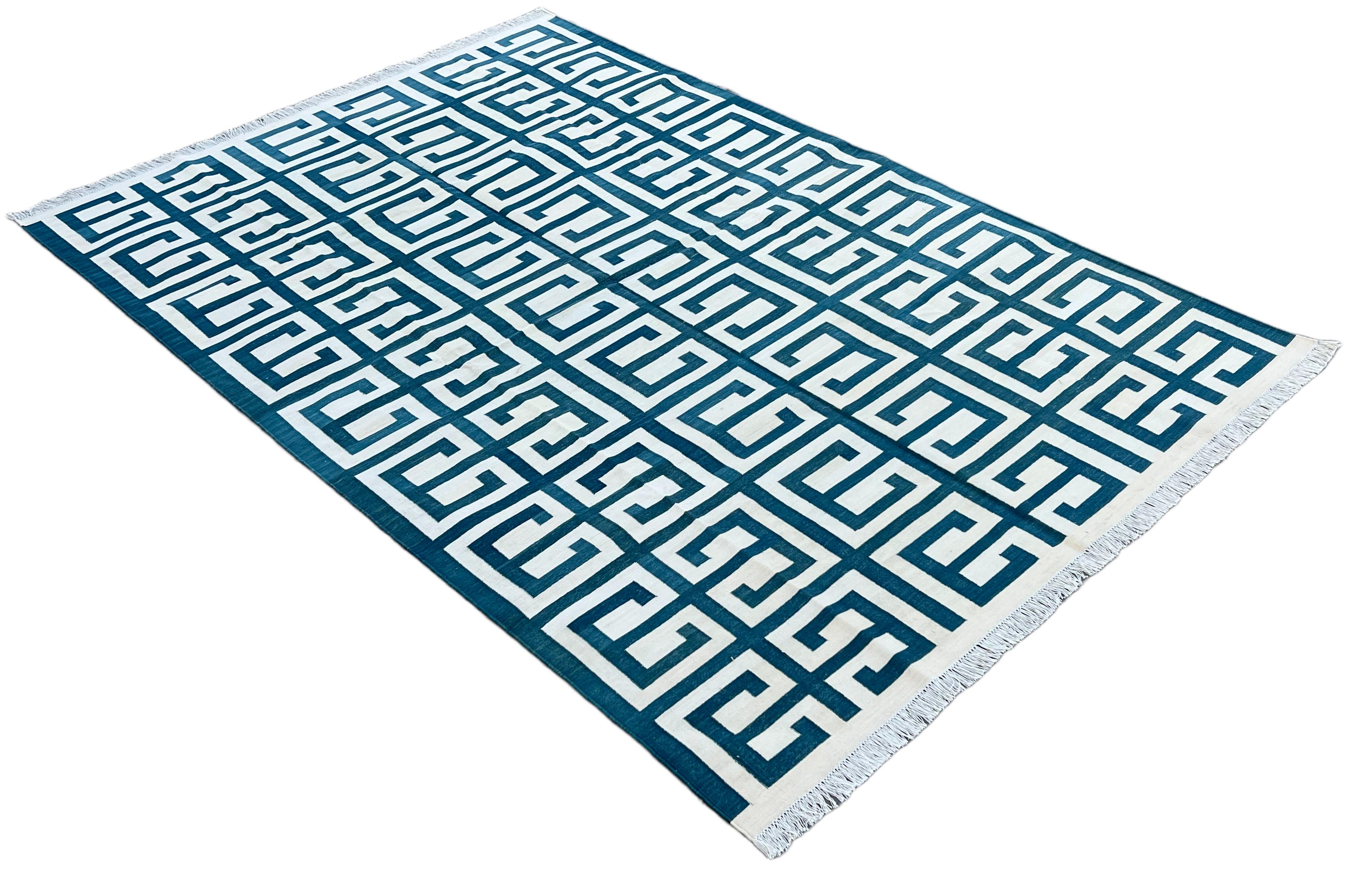 Indien Tapis en coton tissé à plat, bleu et blanc, géométrique, indien Dhurrie en vente