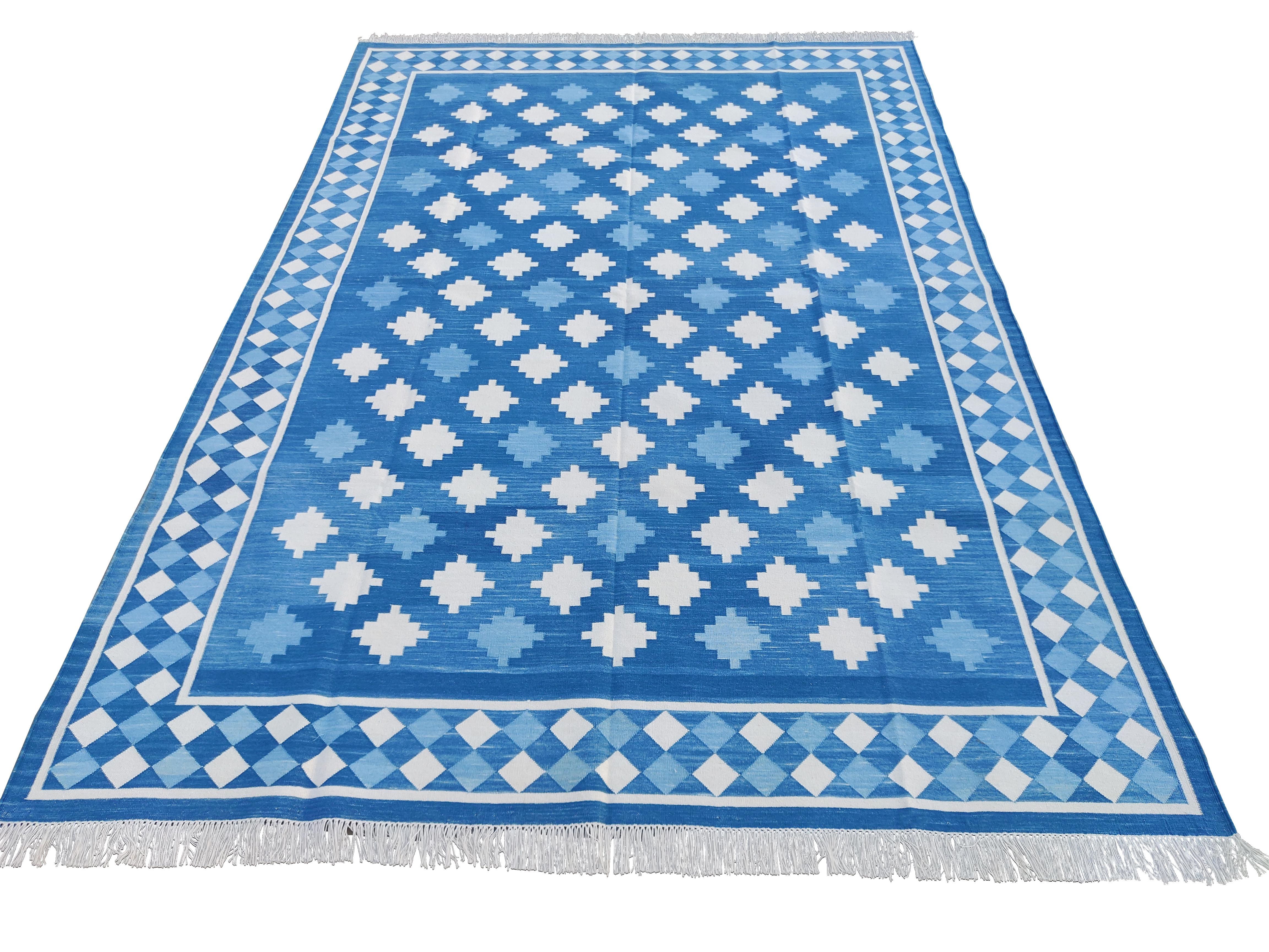 Handmade Cotton Area Flat Weave Rug, Blue & Cream Indian Star Indian Dhurrie Rug In New Condition For Sale In Jaipur, IN