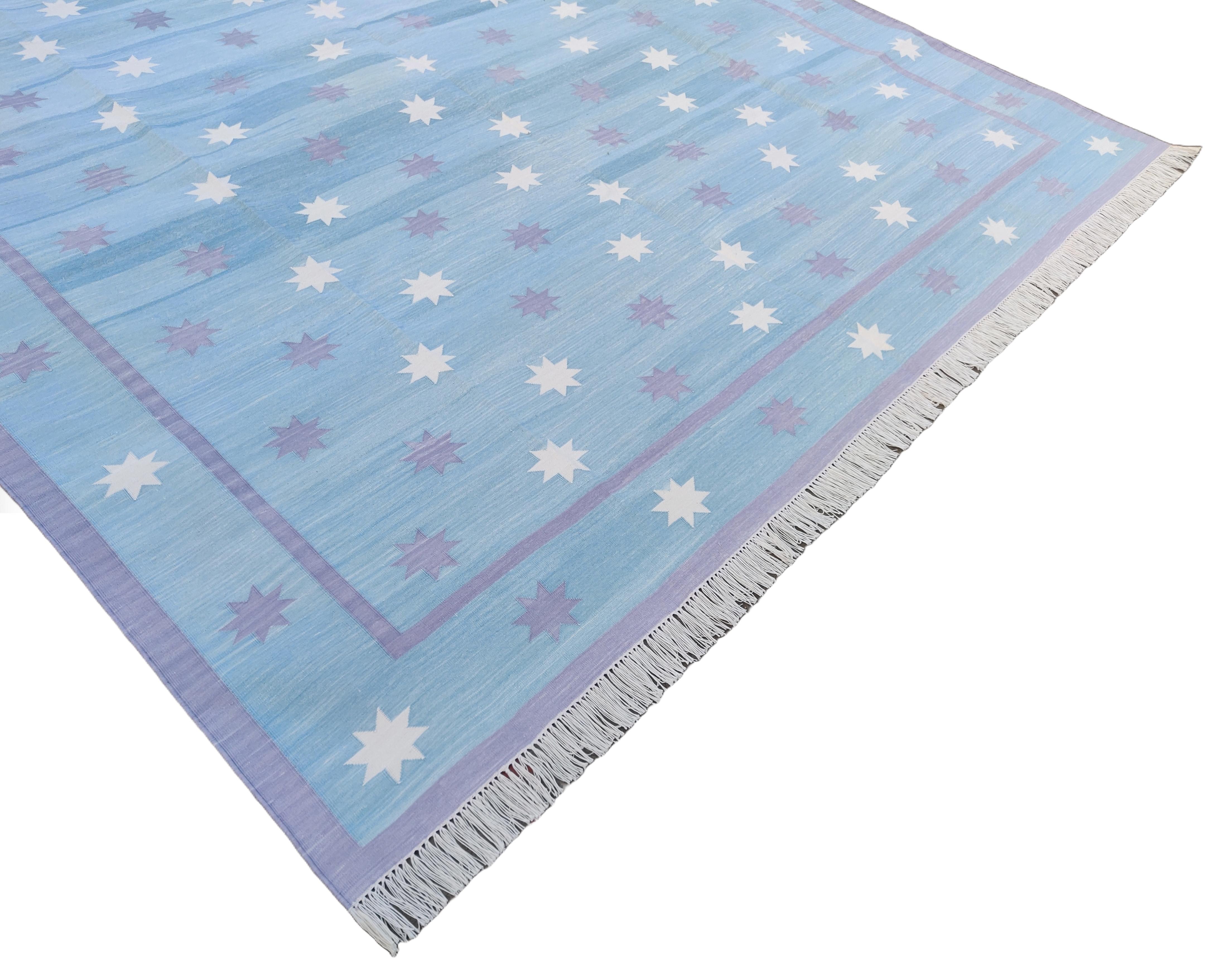 Handgefertigter Flachgewebe-Teppich aus Baumwolle, blau, lavendelfarben und cremefarben, indischer Stern Dhurrie (Handgewebt) im Angebot