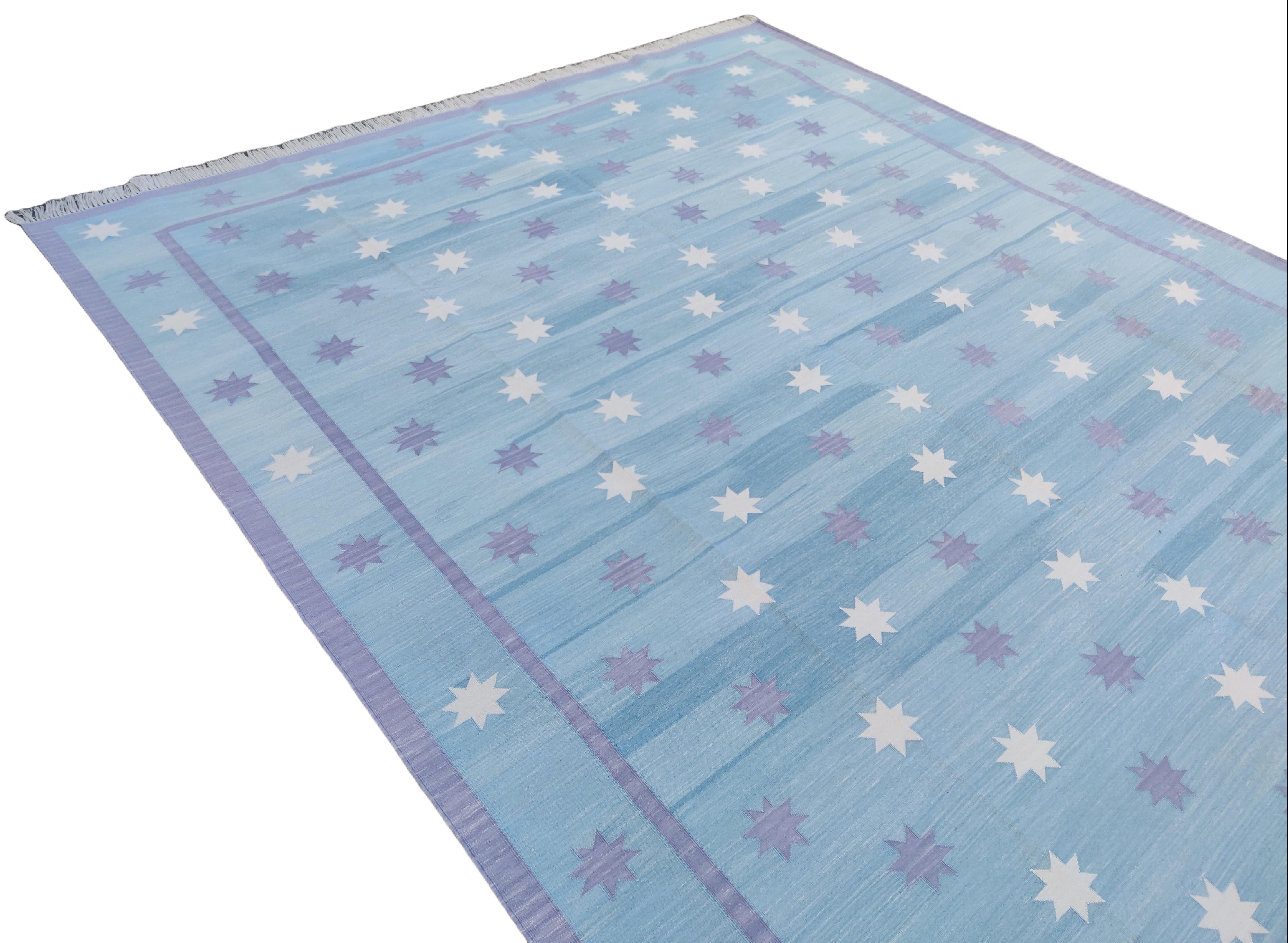 Handgefertigter Flachgewebe-Teppich aus Baumwolle, blau, lavendelfarben und cremefarben, indischer Stern Dhurrie im Zustand „Neu“ im Angebot in Jaipur, IN
