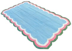 Handgefertigter Flachgewebe-Teppich aus Baumwolle, blau, rosa, grün, mit Wellenschliff, indischer Dhurrie