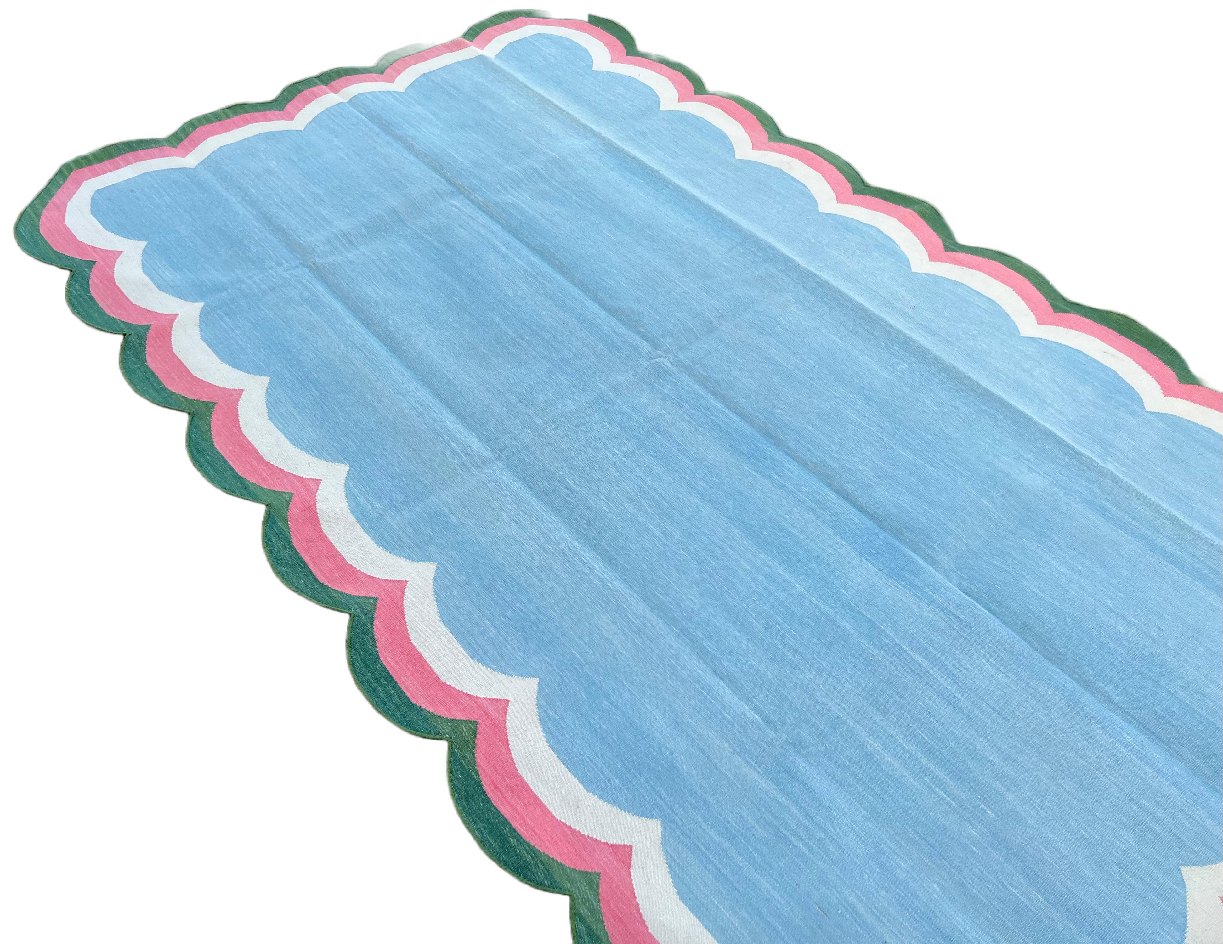 Handmade Cotton Area Flat Weave Rug, Blue, Pink, Green Scalloped Indian Dhurrie In New Condition For Sale In Jaipur, IN
