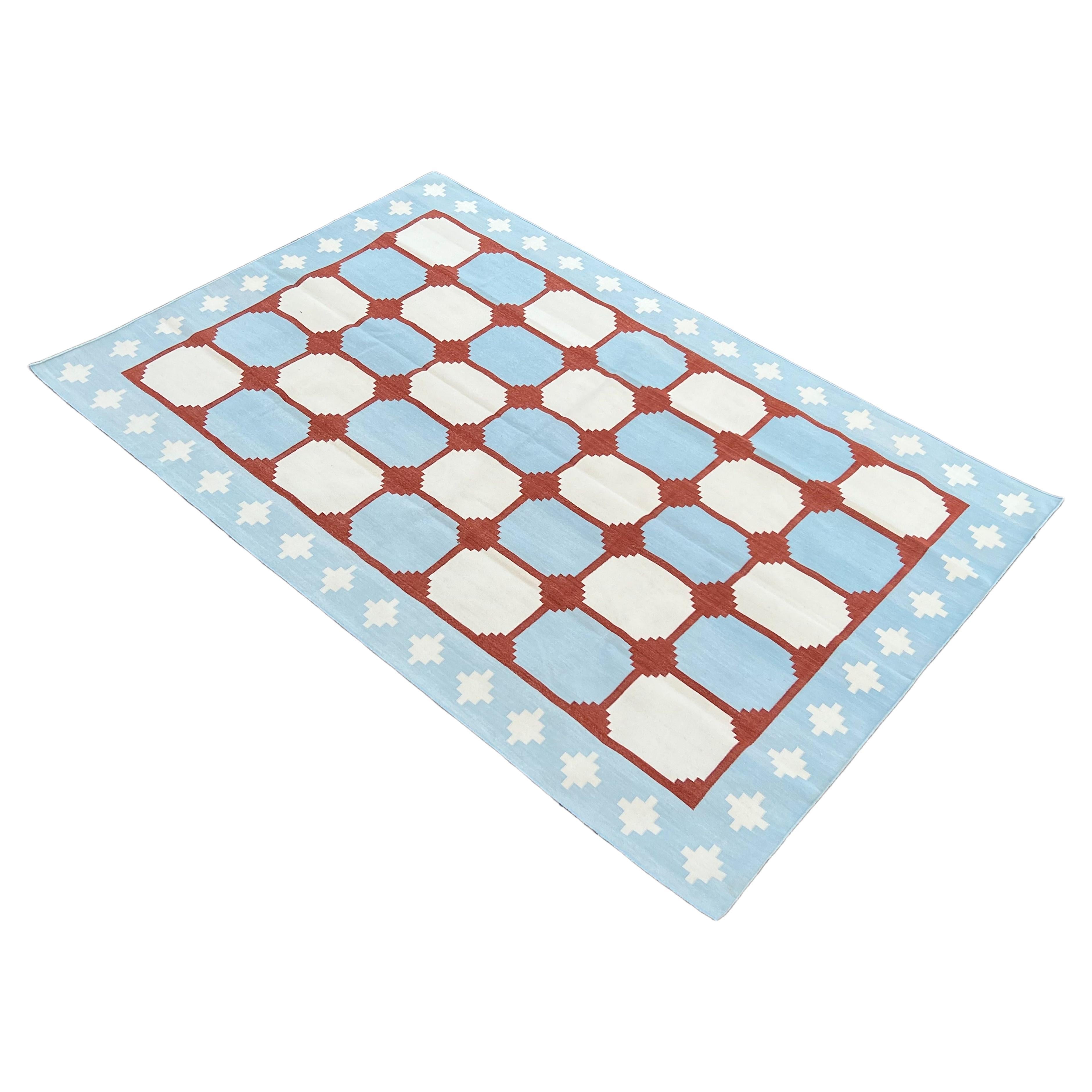 Handgefertigter Flachgewebe-Teppich aus Baumwolle, Blau & Rot Indischer Stern Geometrischer Dhurrie im Angebot