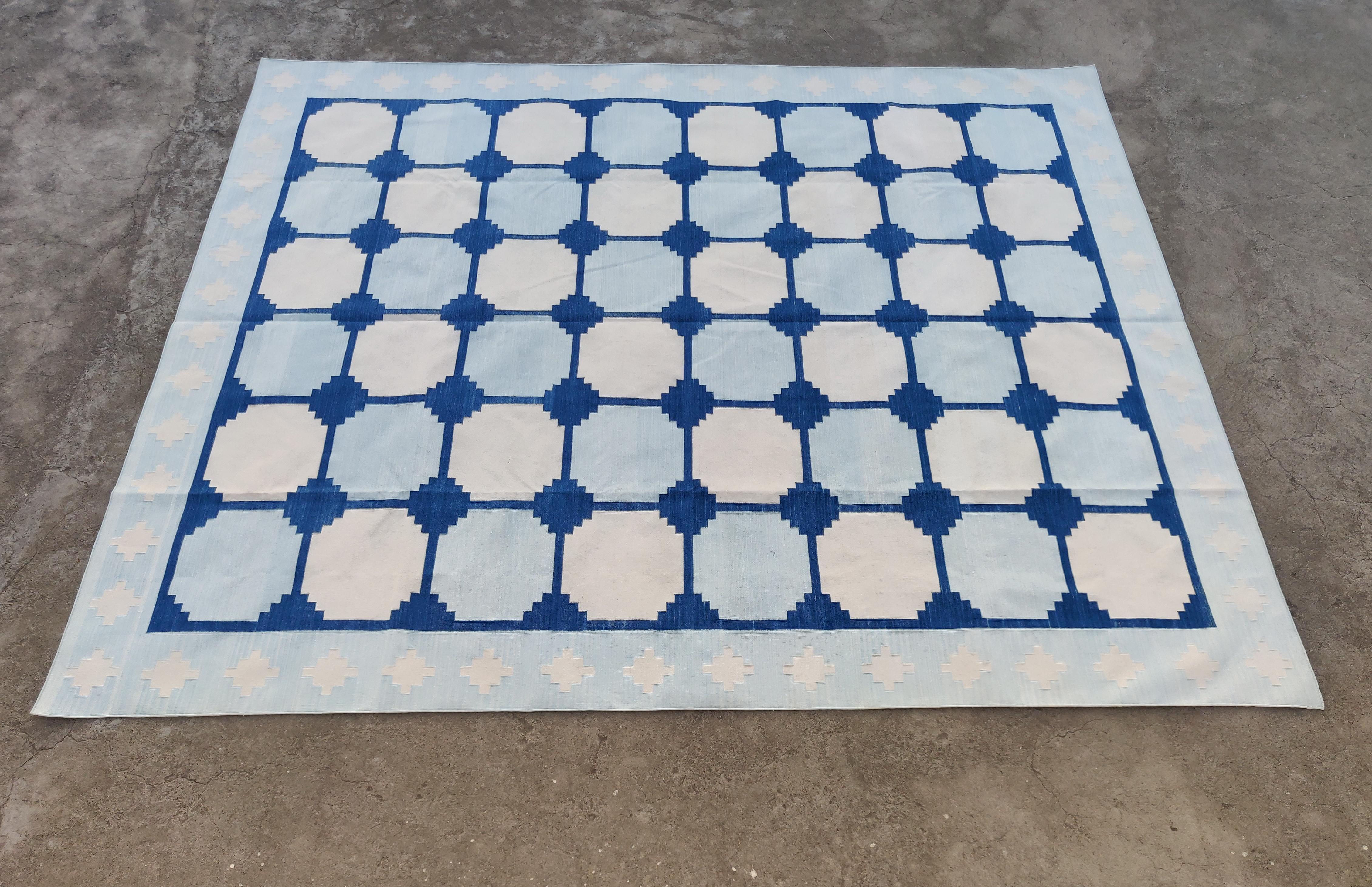 Tapis Dhurrie indien à tissage plat fait main, carreaux géométriques bleus et blancs en vente 3
