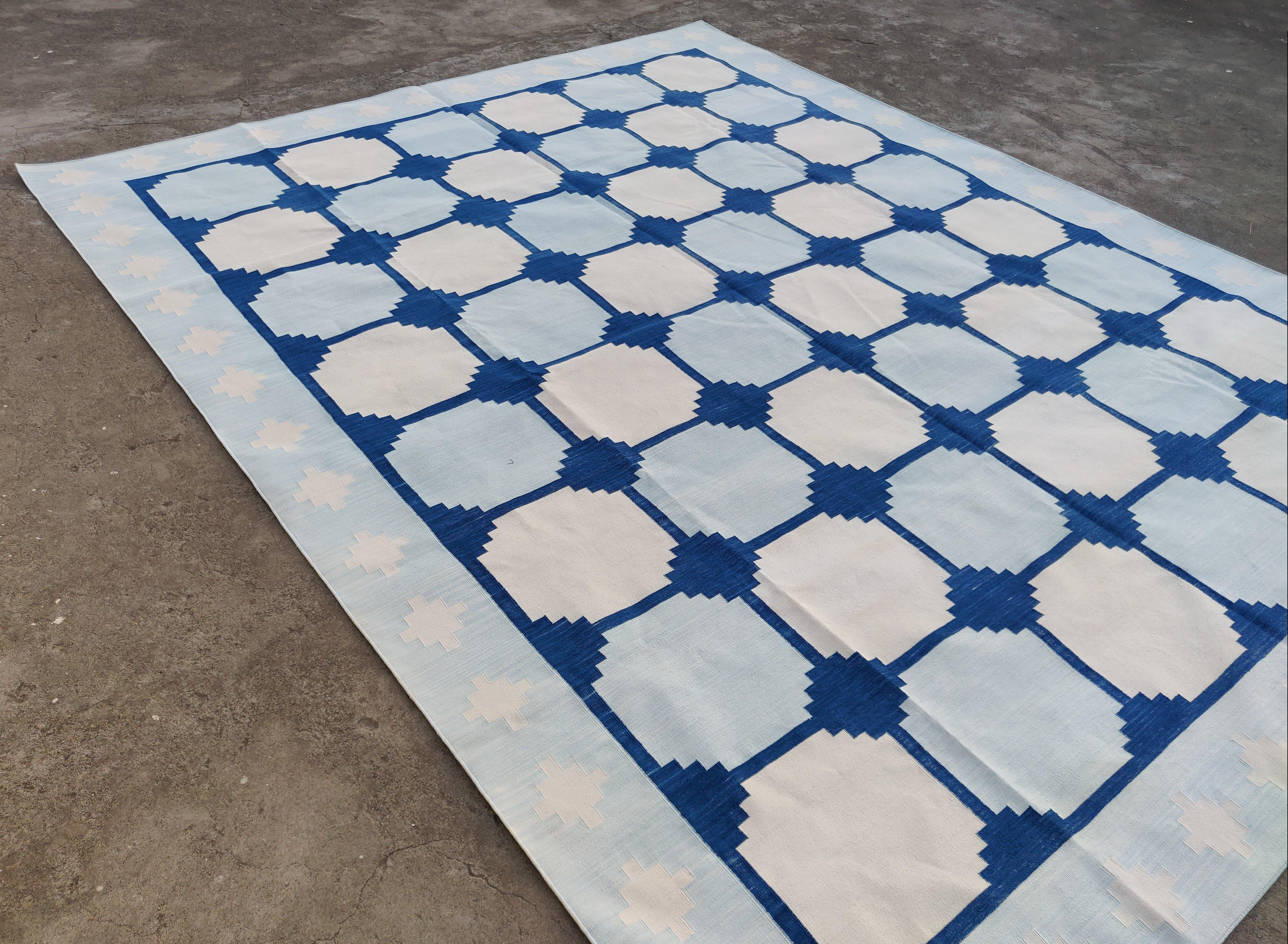 Handmade Cotton Area Flat Weave Rug, Blue & White Geometric Tile Indian Dhurrie In New Condition For Sale In Jaipur, IN