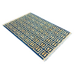 Handgefertigter Flachgewebe-Teppich aus Baumwolle, Blau & Gelb Geometrischer Indischer Dhurrie-Teppich