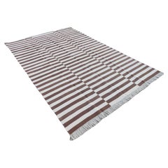 Handgefertigter Flachgewebe-Teppich aus Baumwolle, braun und weiß gestreifter indischer Dhurrie-Teppich