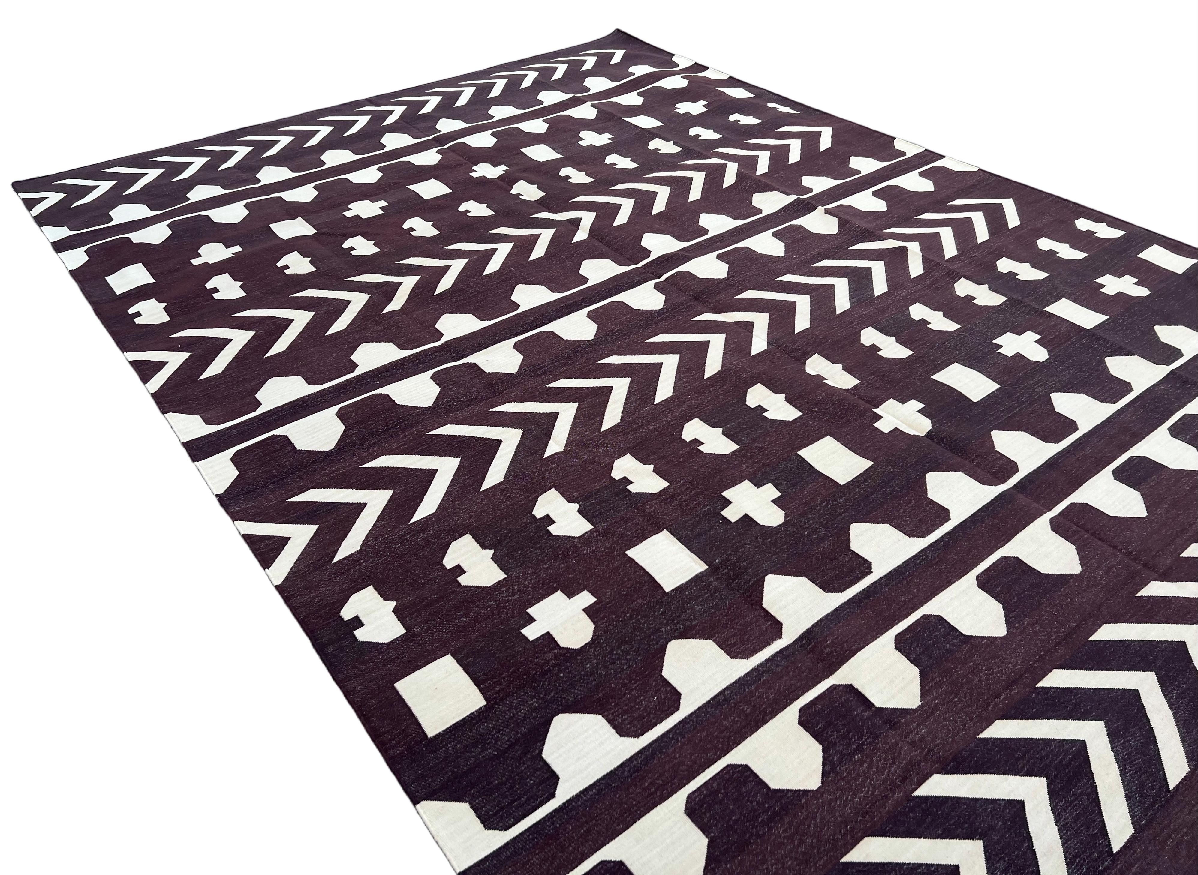 Handgefertigter Flachgewebe-Teppich aus Baumwolle, Brown & Cream Geometric Tile Indian Dhurrie (Handgewebt) im Angebot